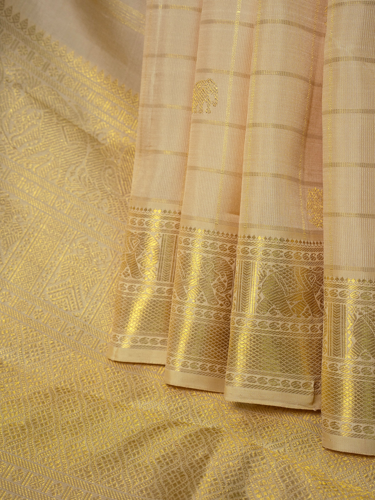 Cream Zari checks and butta/Kanjipuram Silk Saree CLSA11406