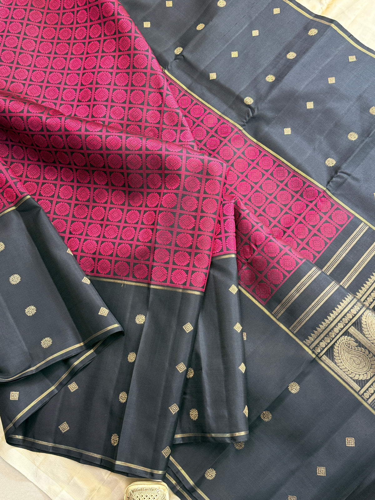 1000 butta and long border Zari butta / kanjipuram silk saree 11964