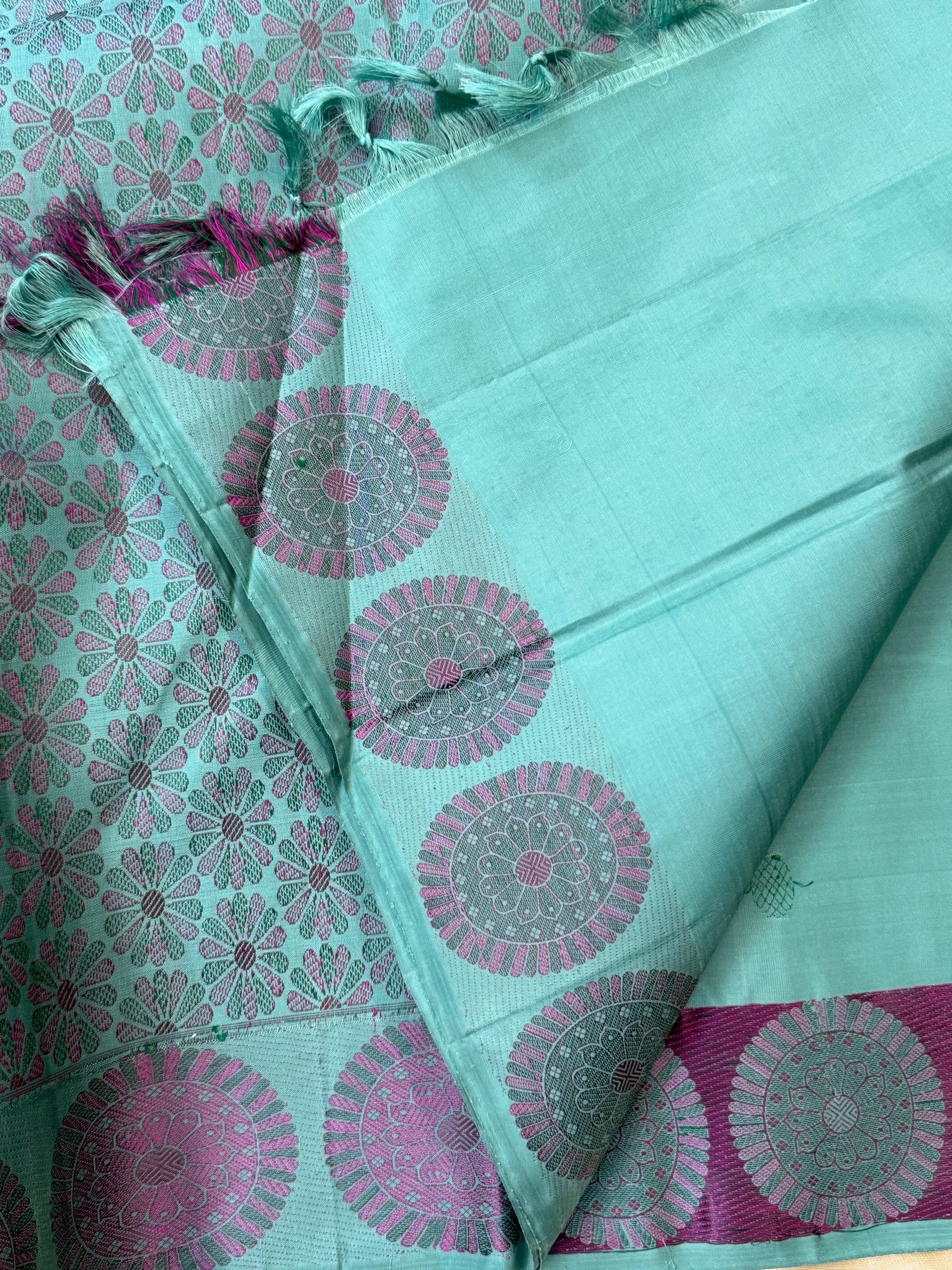 Sky blue round border butta / Arani silk