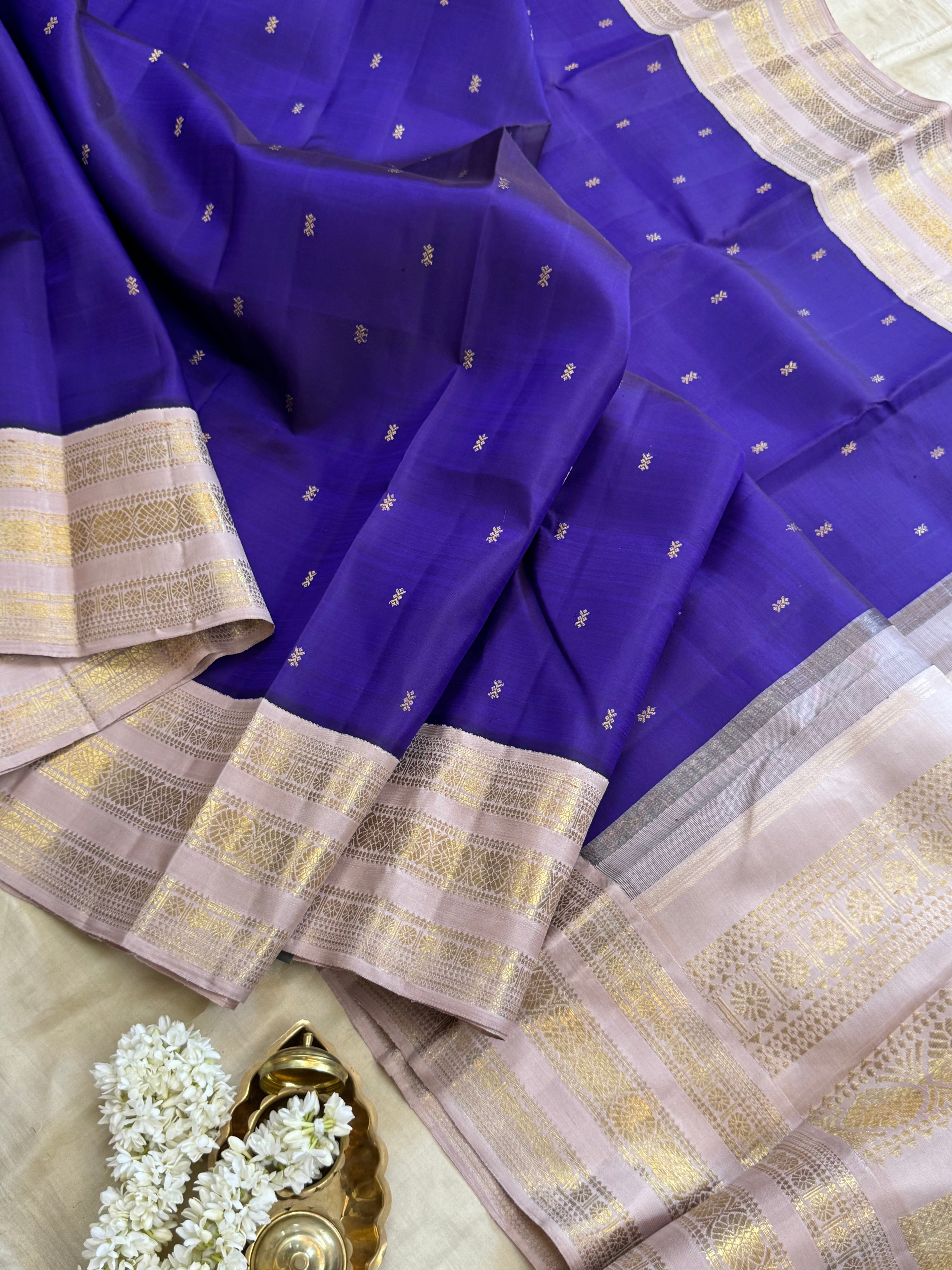 Deep indigo violet body with varisapet border CLSA7583