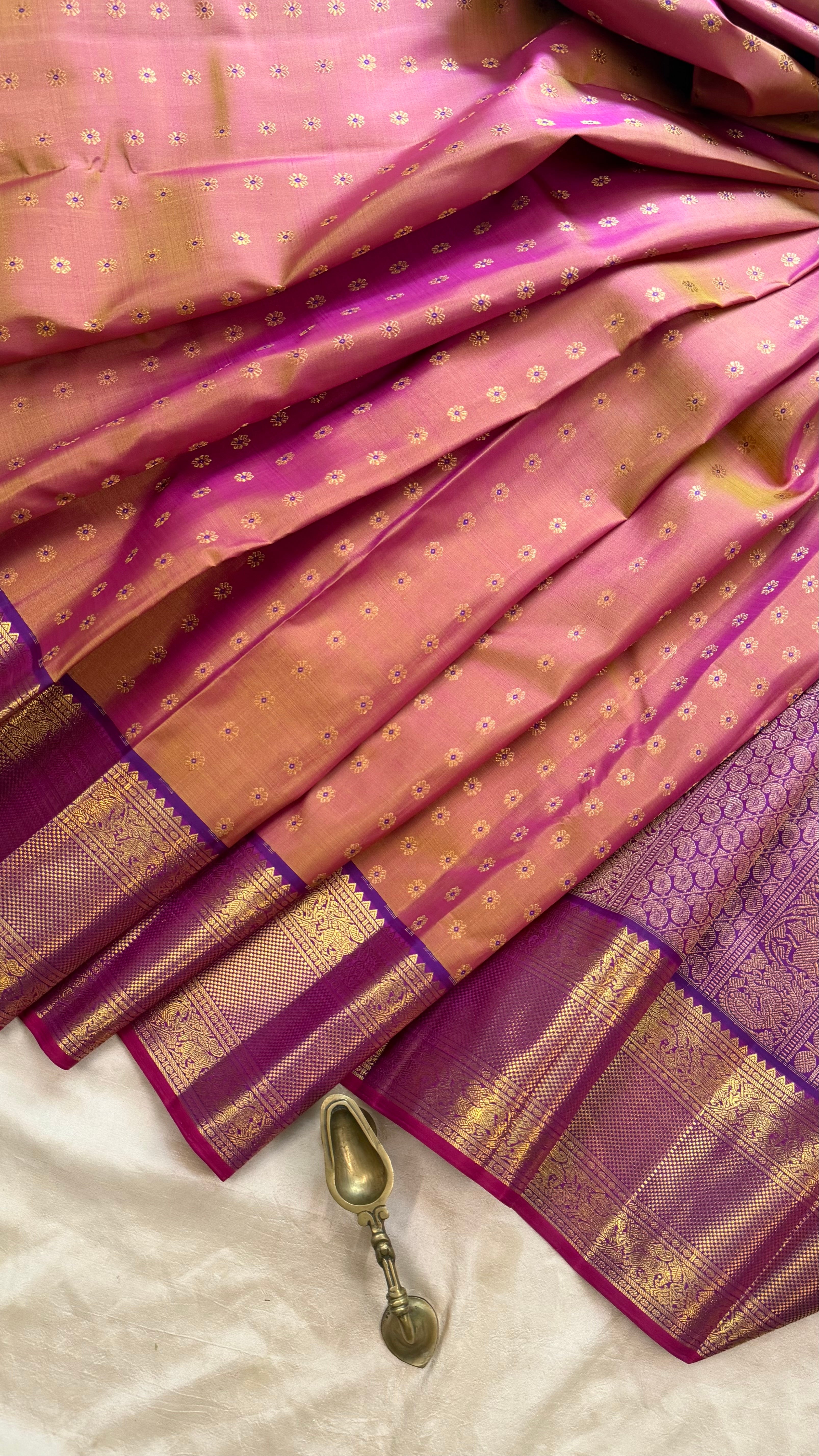 Bridal brocade unusual Thodar Butta   / Kanjipuram silk
