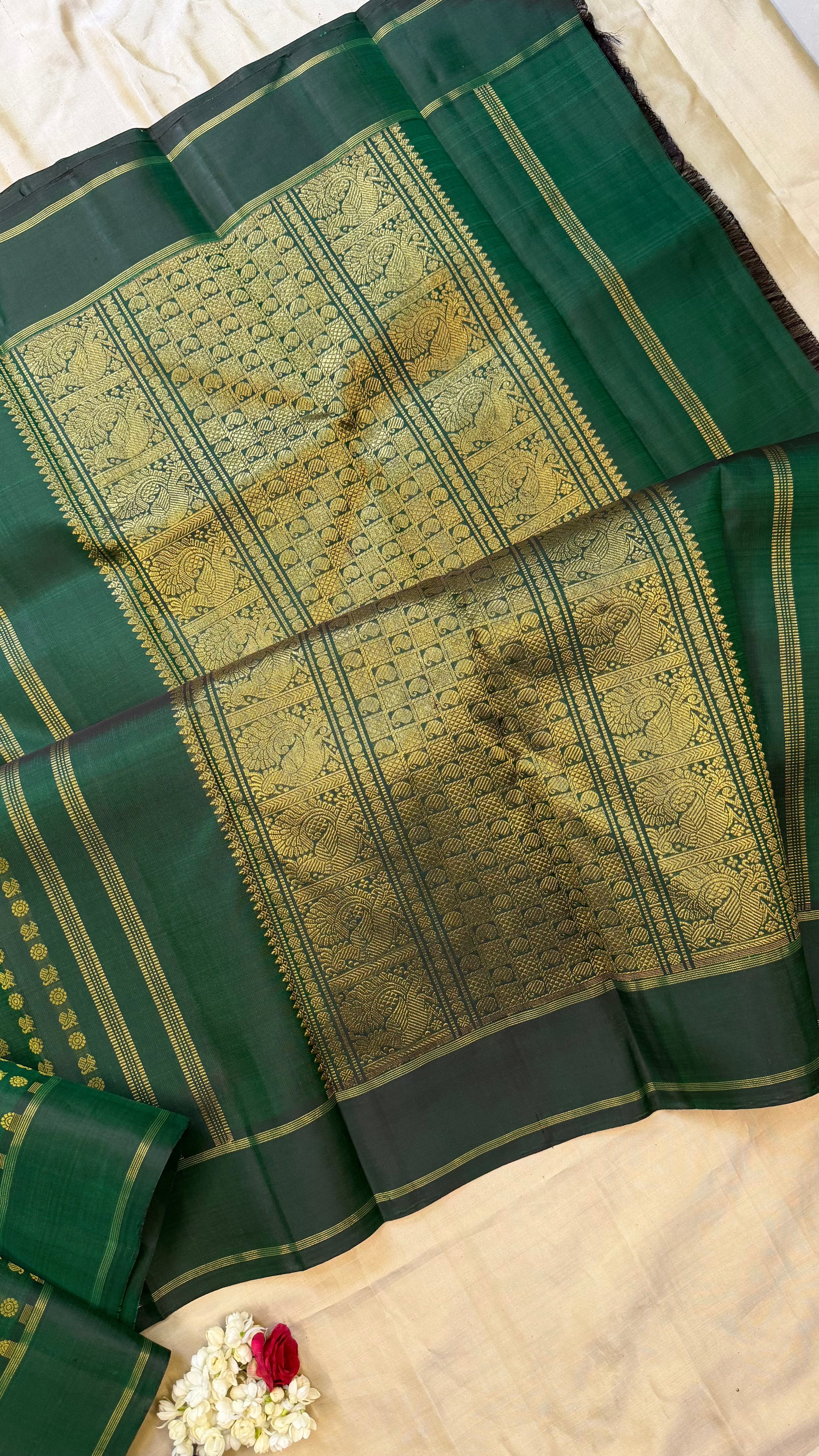 Dark green thread butta / kanjipuram silk