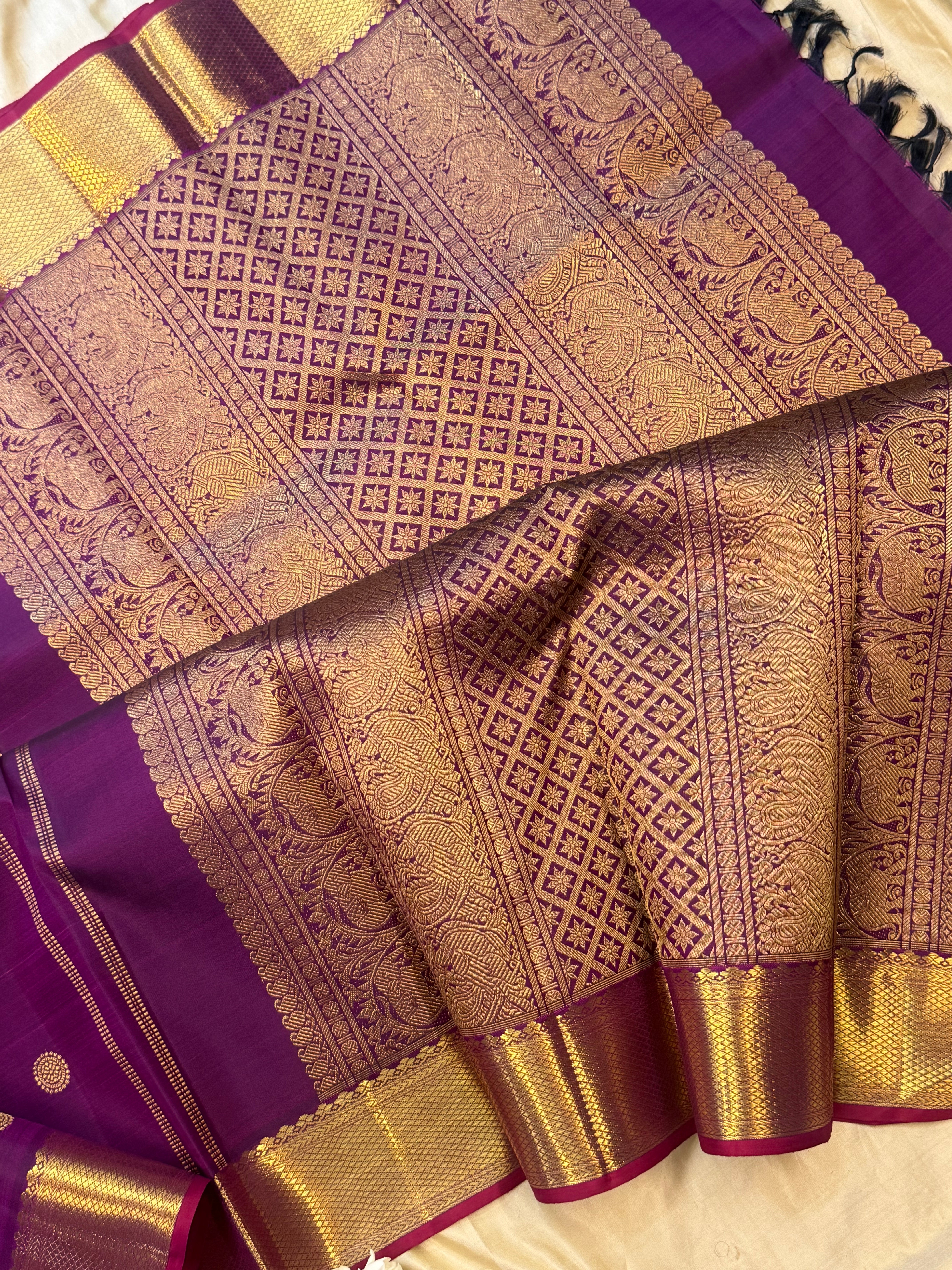 Aubergine color kuil kann pet / Kanjipuram silk