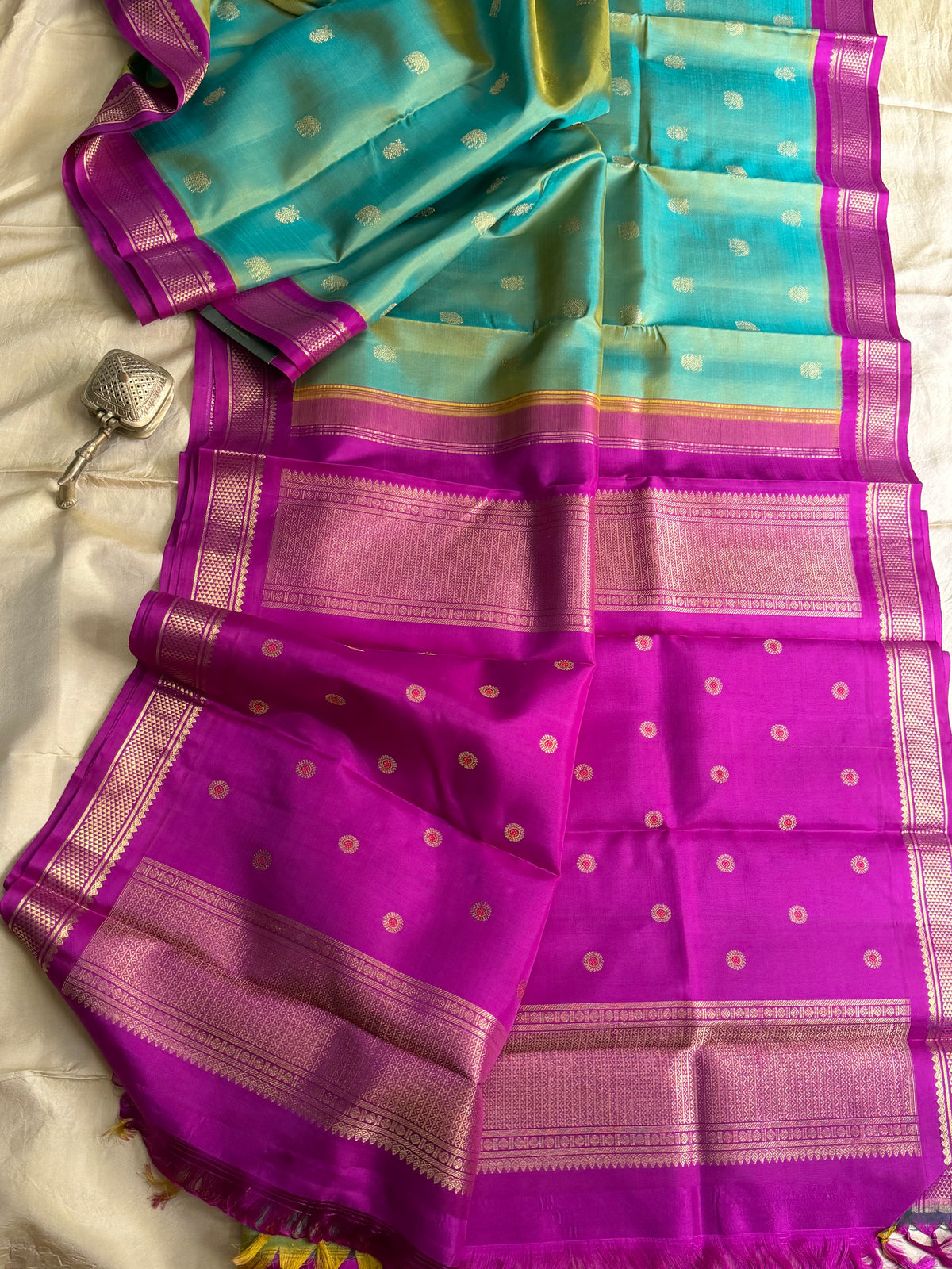 Double tone green small border Kai Korvai Kanjipuram silk