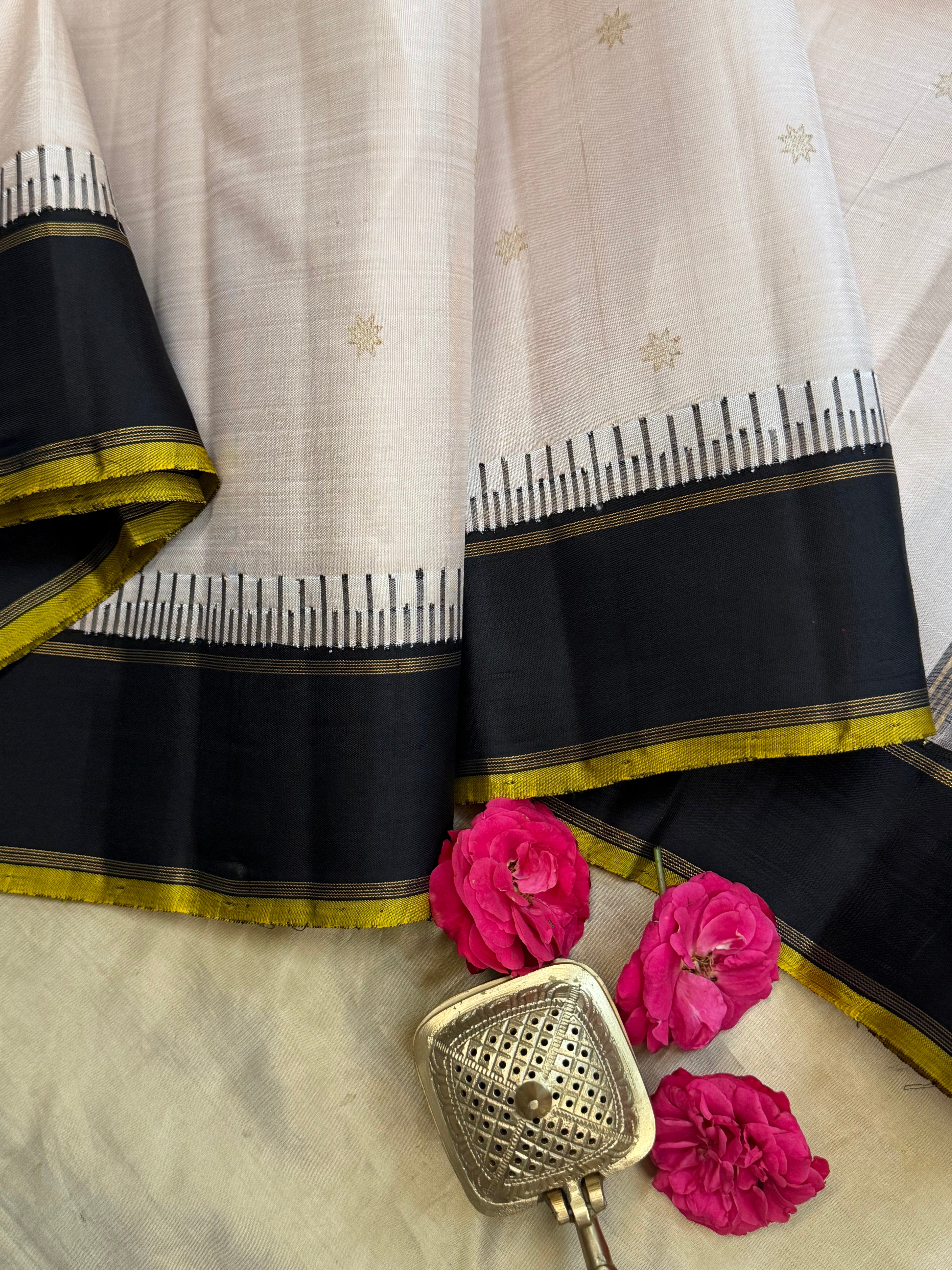 Off white and black kai korvai/ Kanjipuram silk CLSA9767