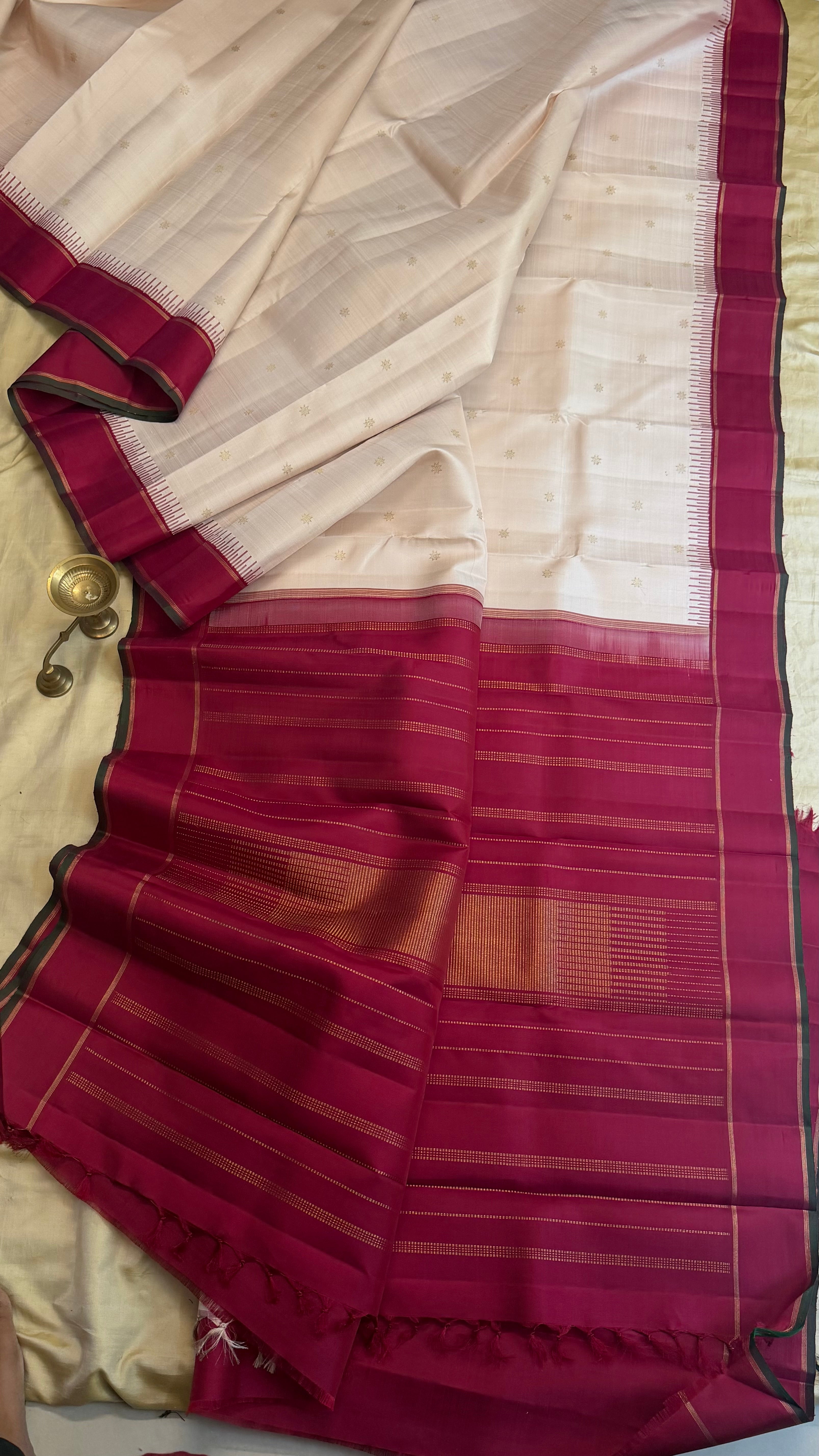 Off white seepu Korvai  / Kanjipuram silk