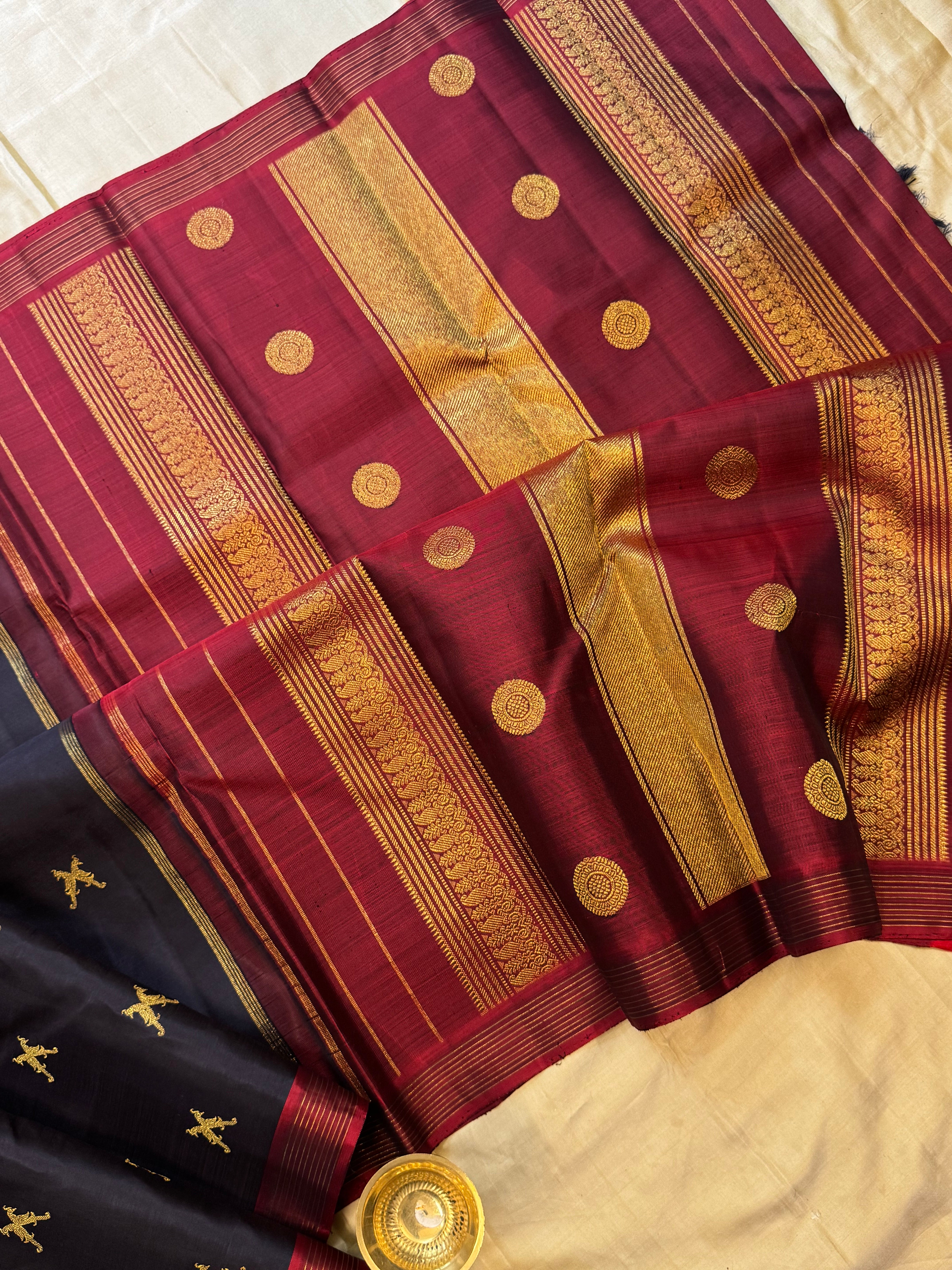 Carbon black Jodi kili / simple kanjipuram silk