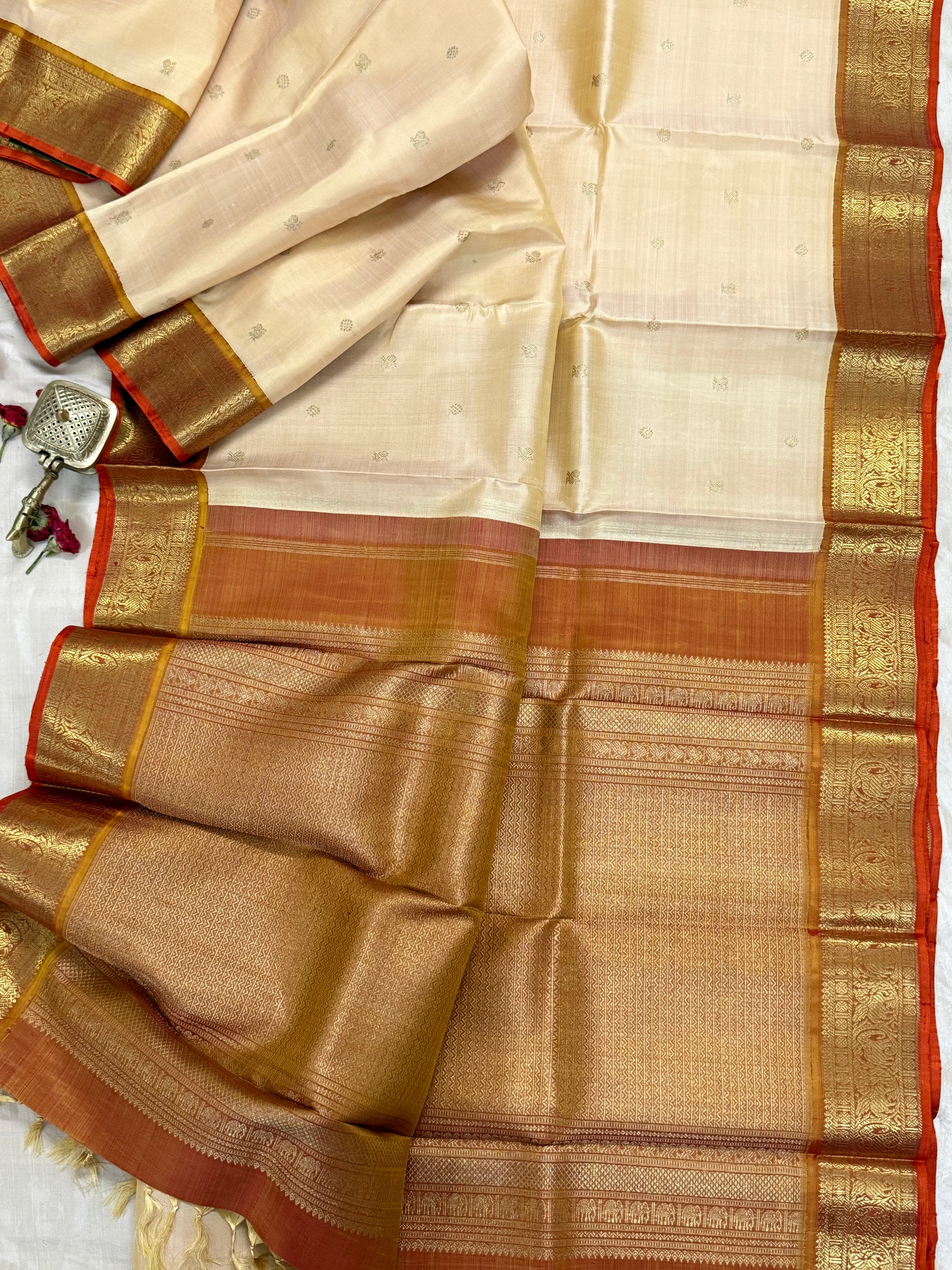 Venpattu and rust kai korvai / Kanjipuram silk