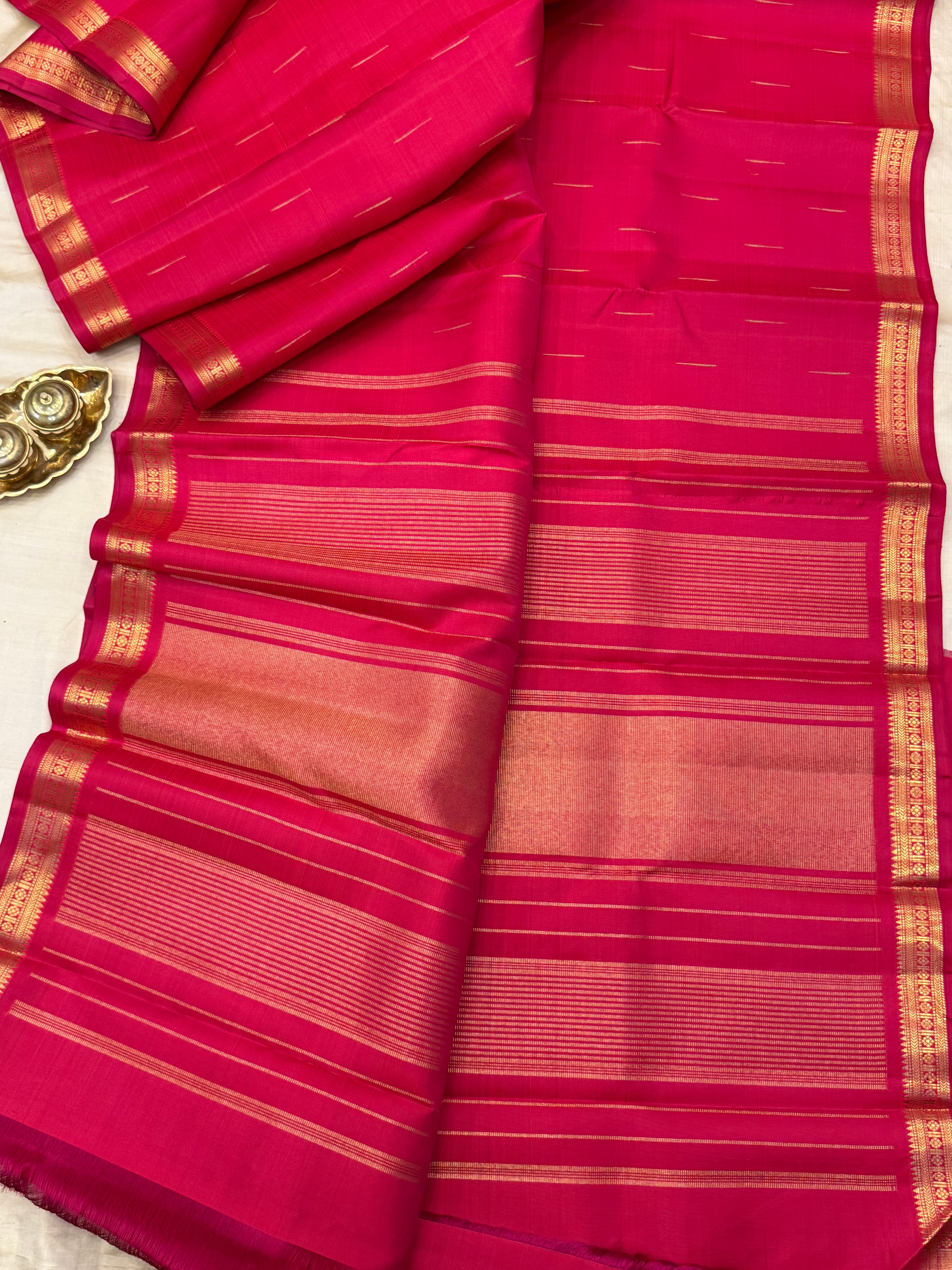Kalyani : Double tone pink small border Malli moggu / kanjipuram silk