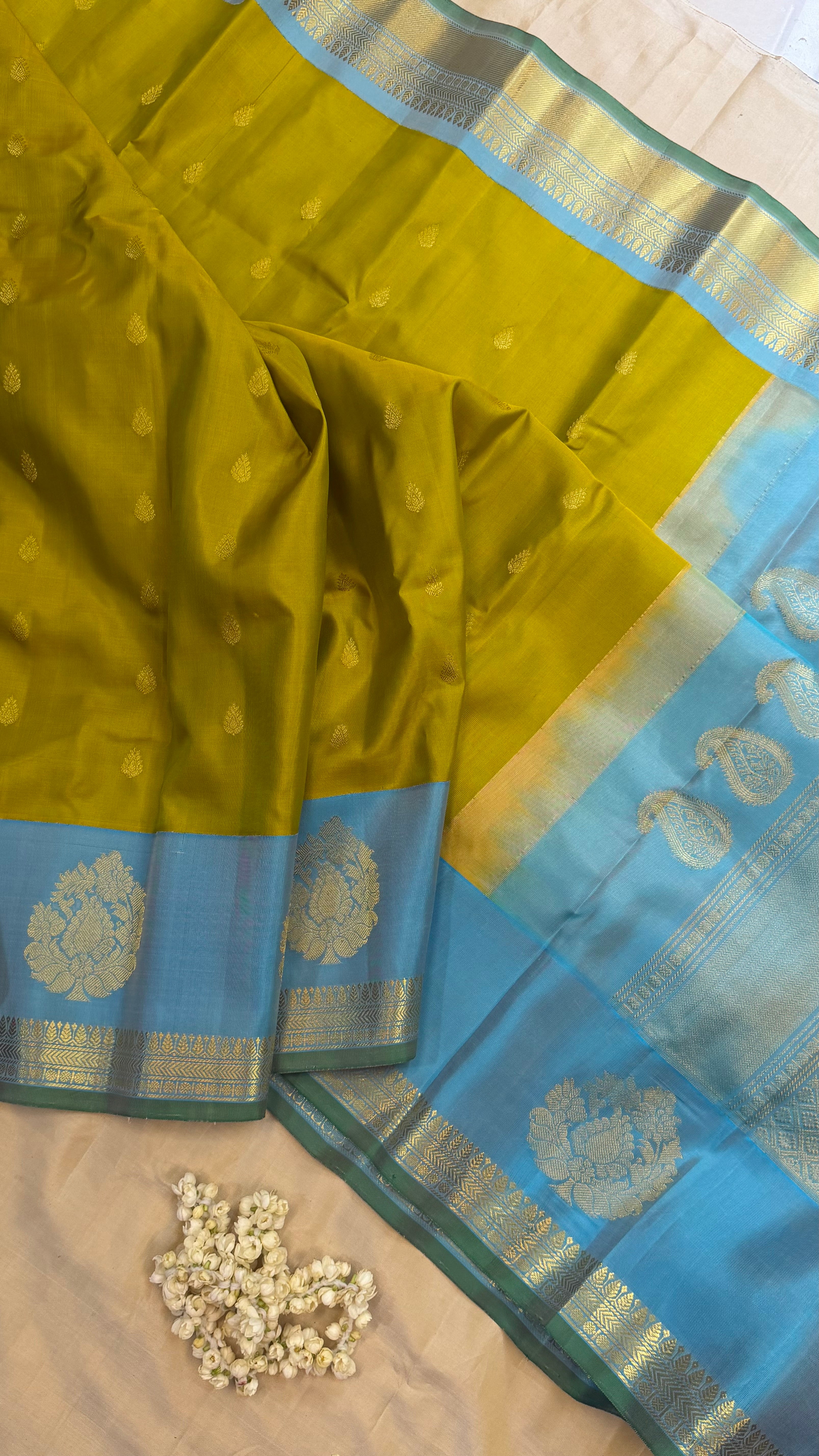 Sampanga green beetu Butta / Gadwal silk