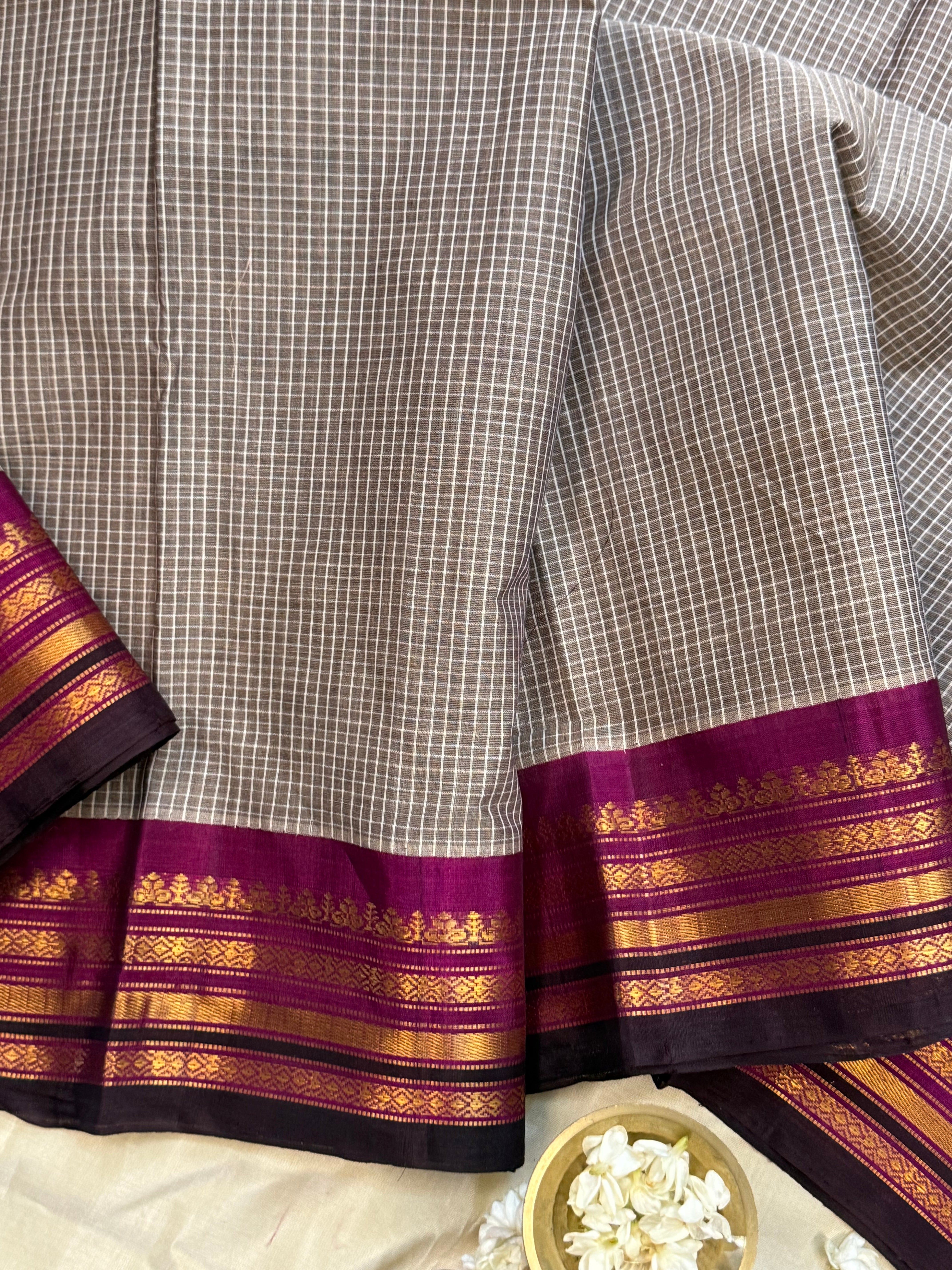 Black shot grey and purple korvai / Gadwal cotton ( No Blouse)