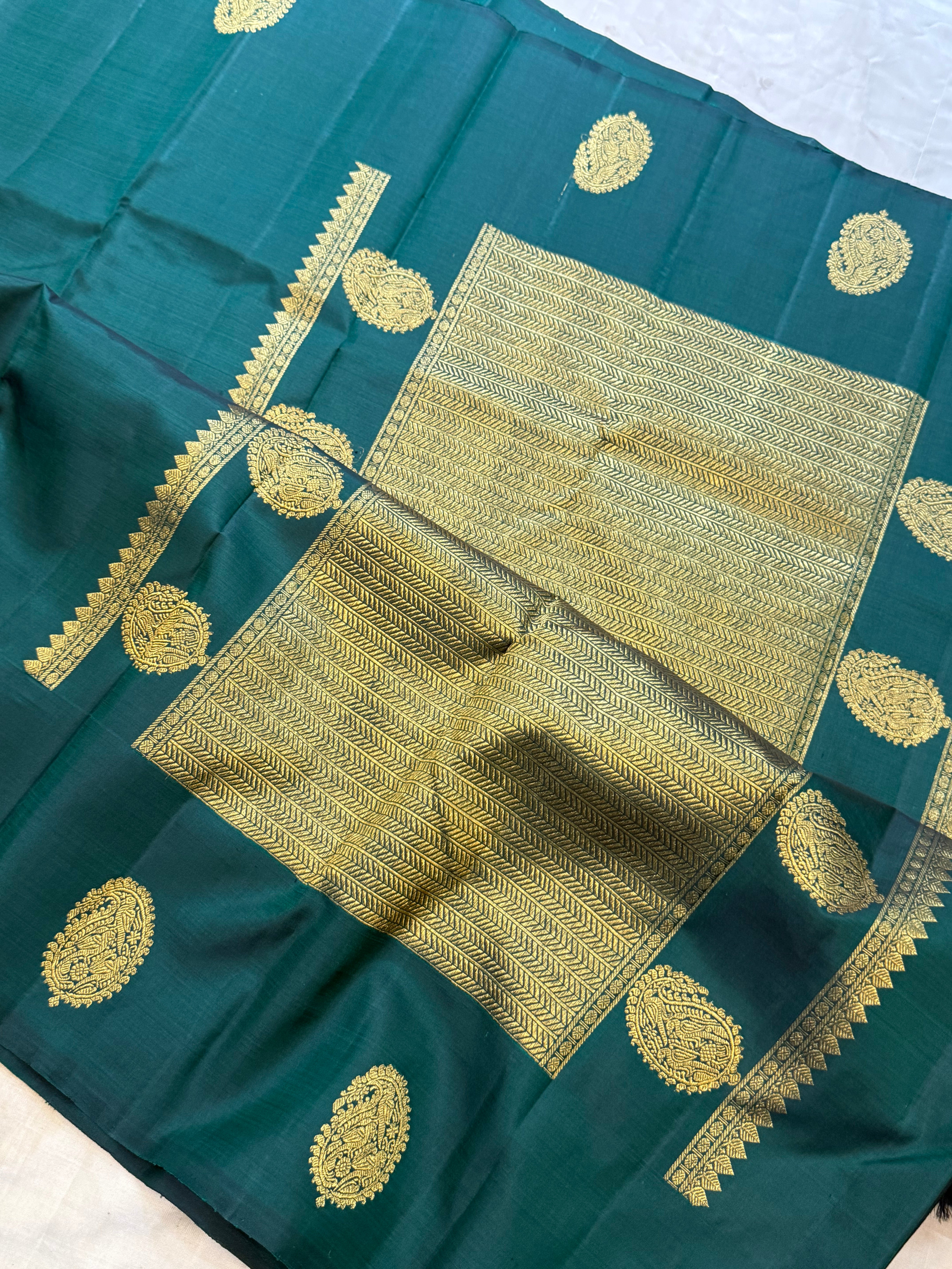 Dark green manga border butta / Arani silk