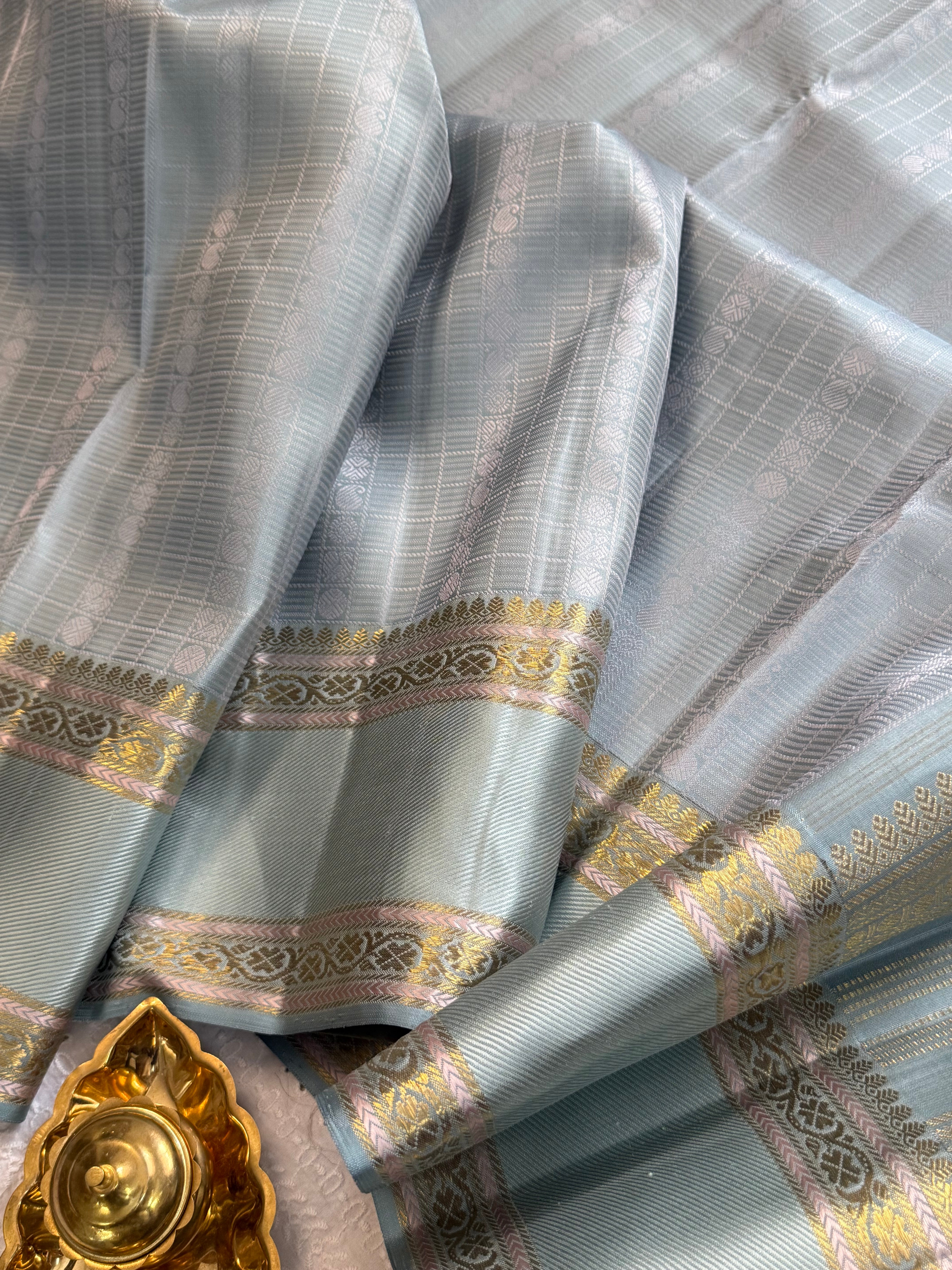 Powder blue kattam butta / Kanjipuram silk
