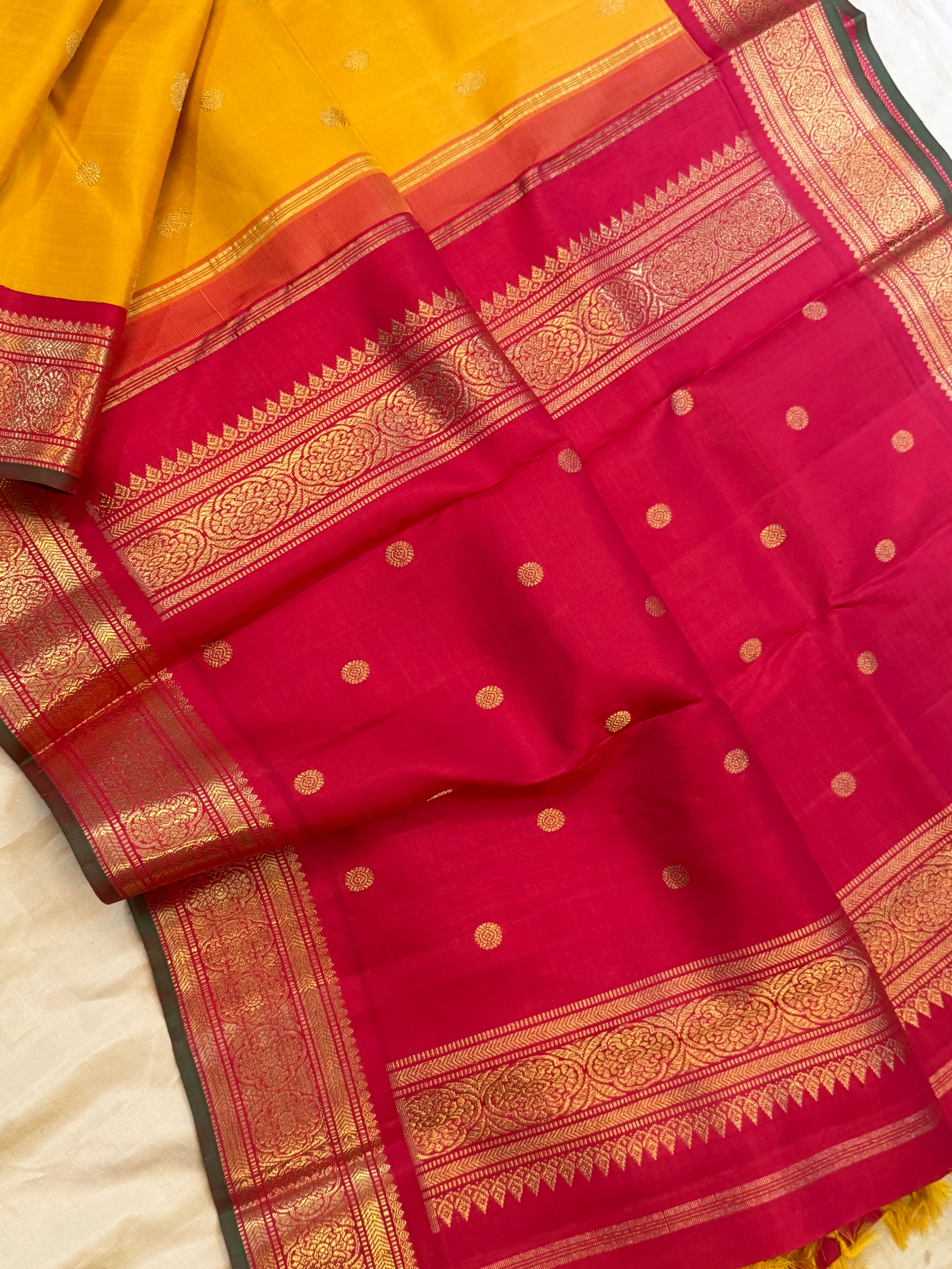 Golden manjal korvai / kanjipuram silk