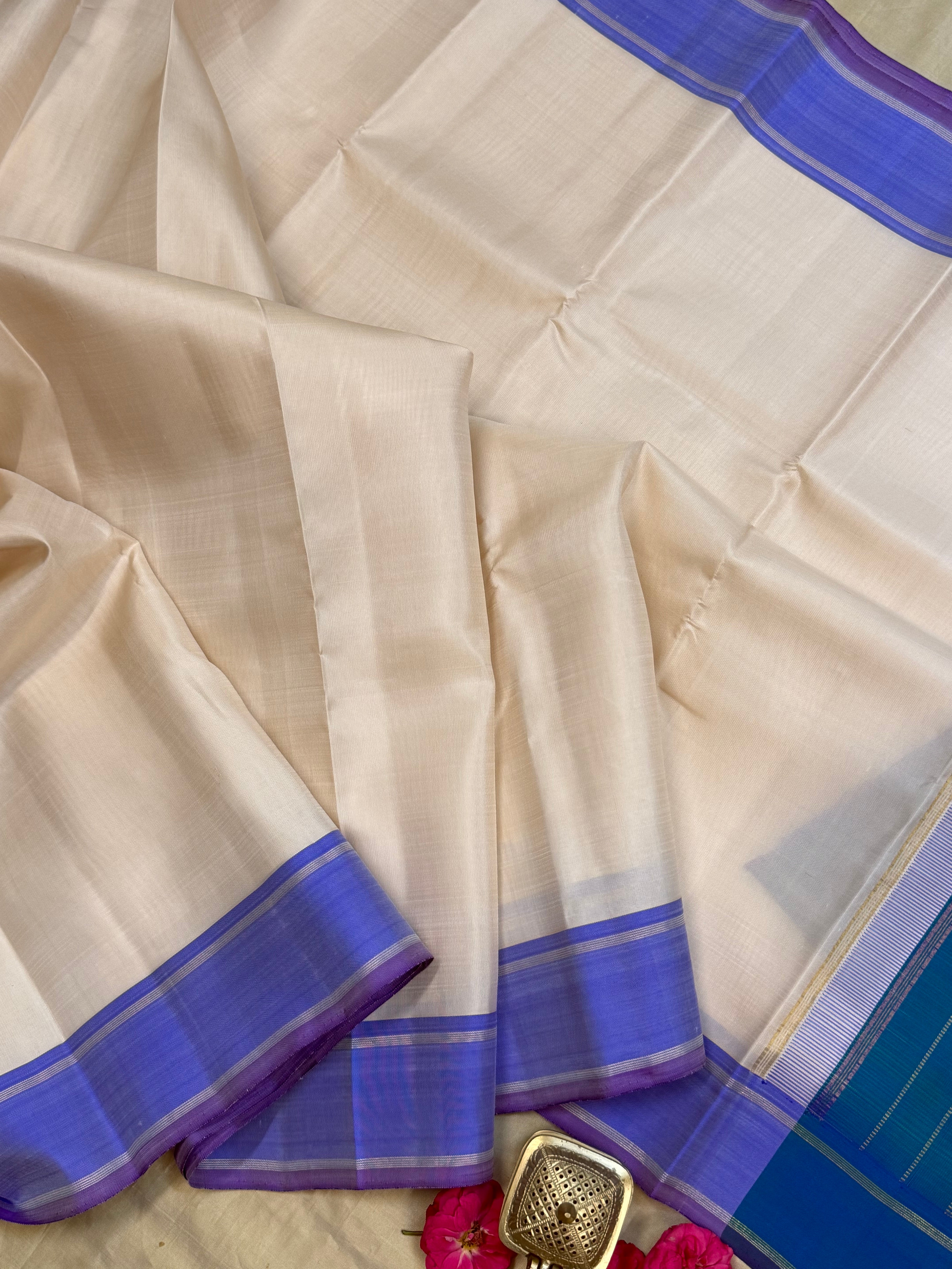 Offwhite - lavender border - peacock blue pallu / Kanjipuram silk CLSA9779