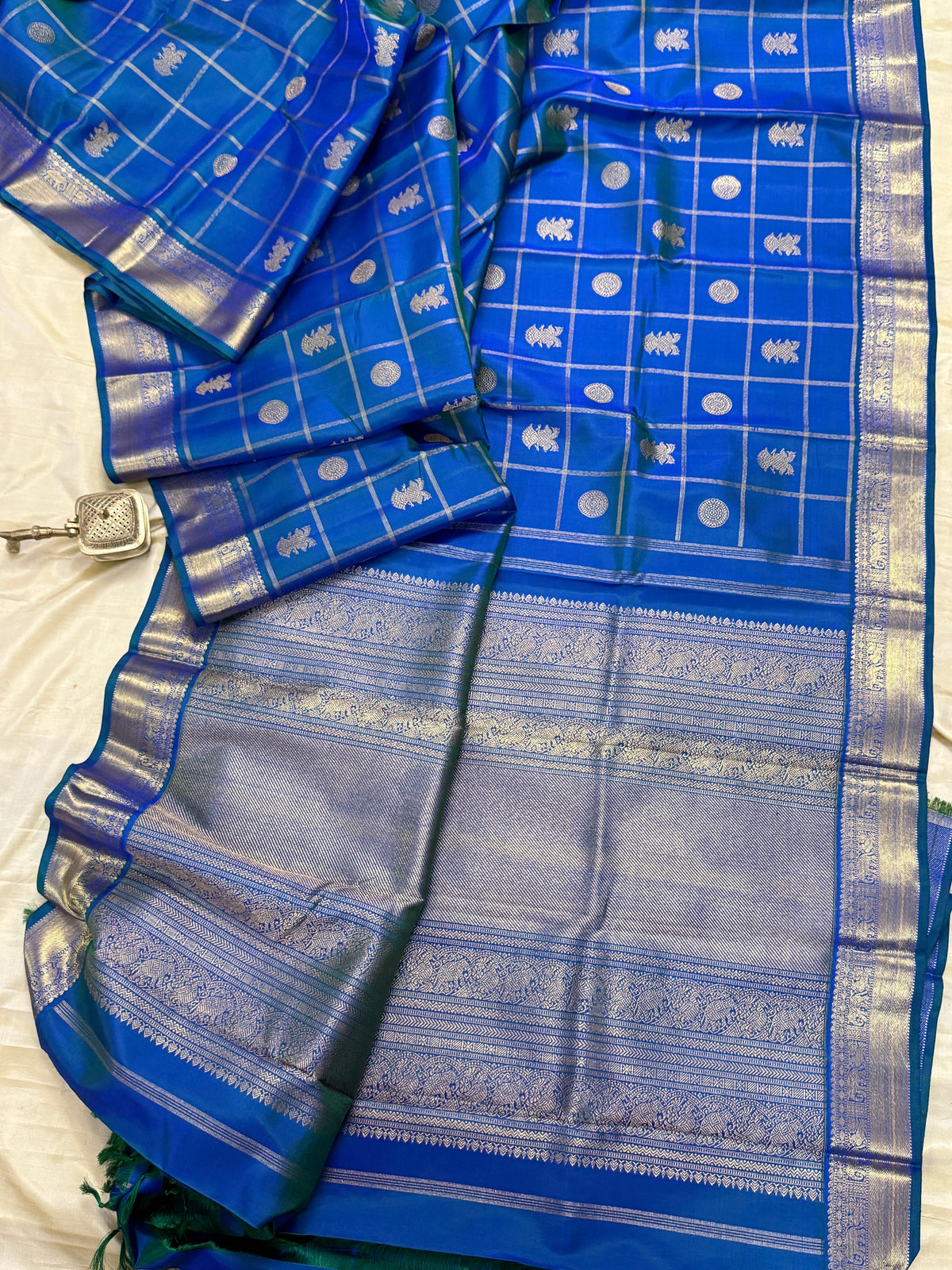 Peacock body with pure Zari irutalaipakshi and chakram Kattam butta /kanjipuram silk saree clsa 10587