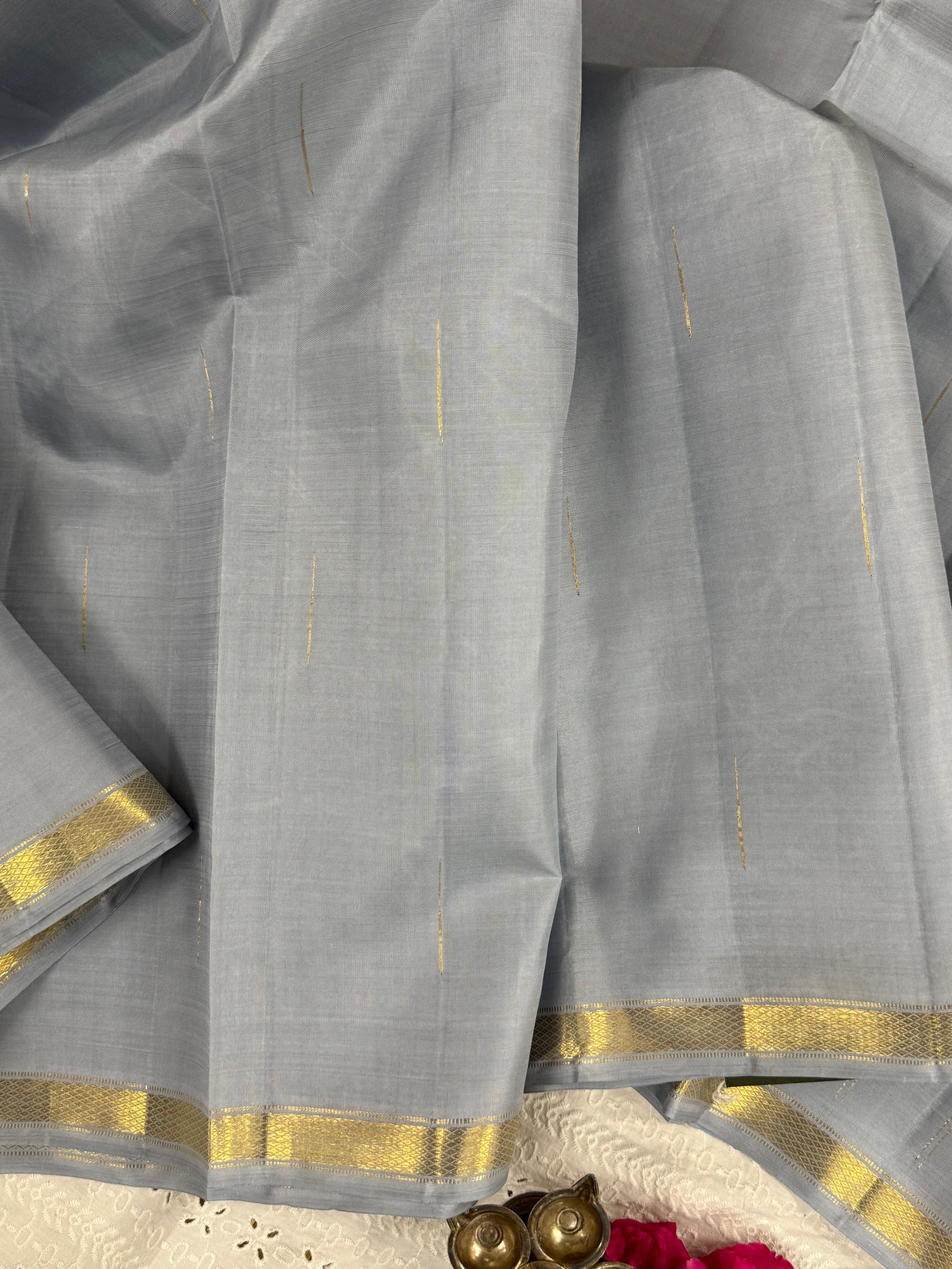 Silvery grey malli moggu small border/ Arani silk