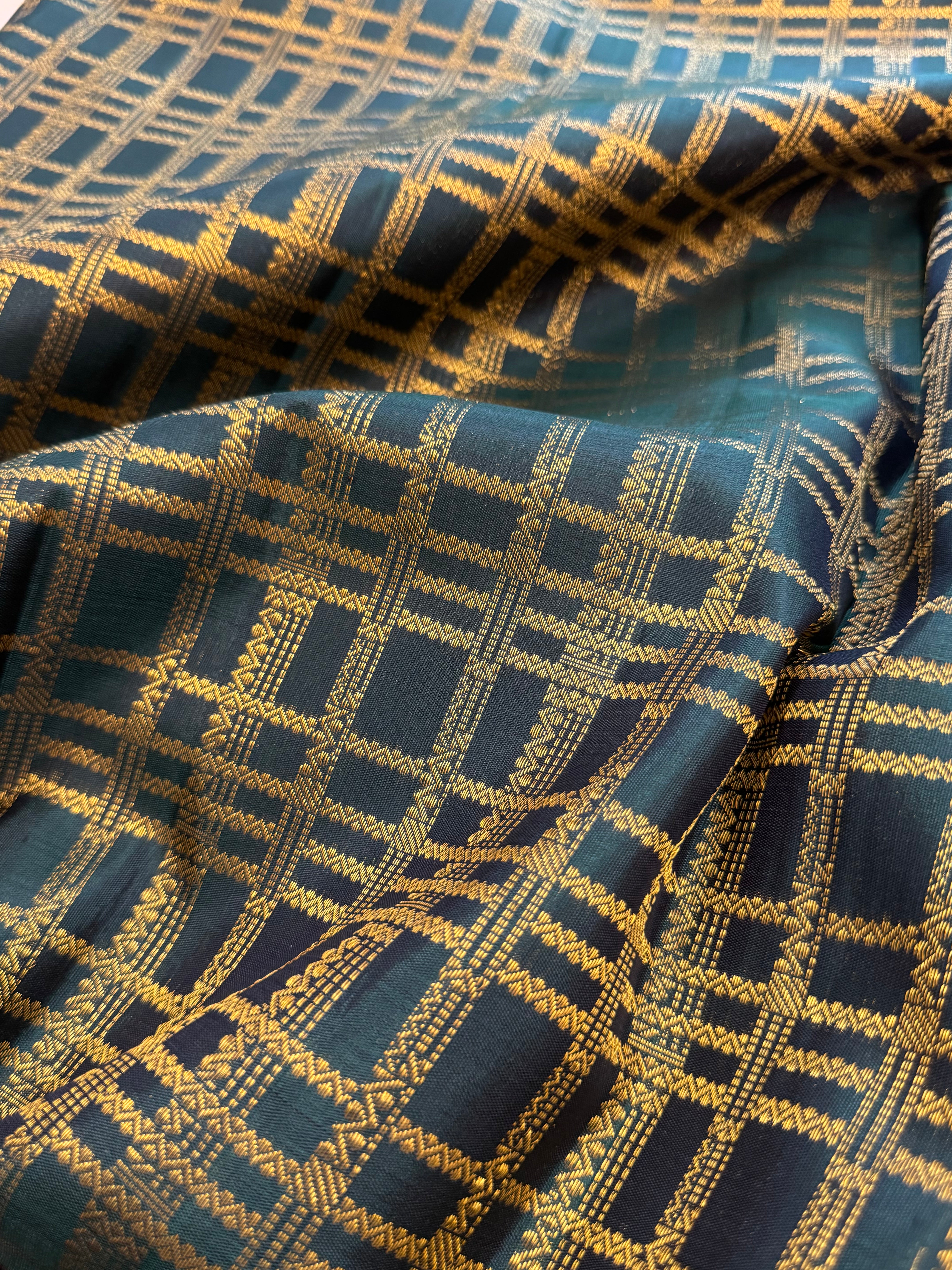 Deep green vintage kattam/ Kanjipuram blouse fabric (per metre)