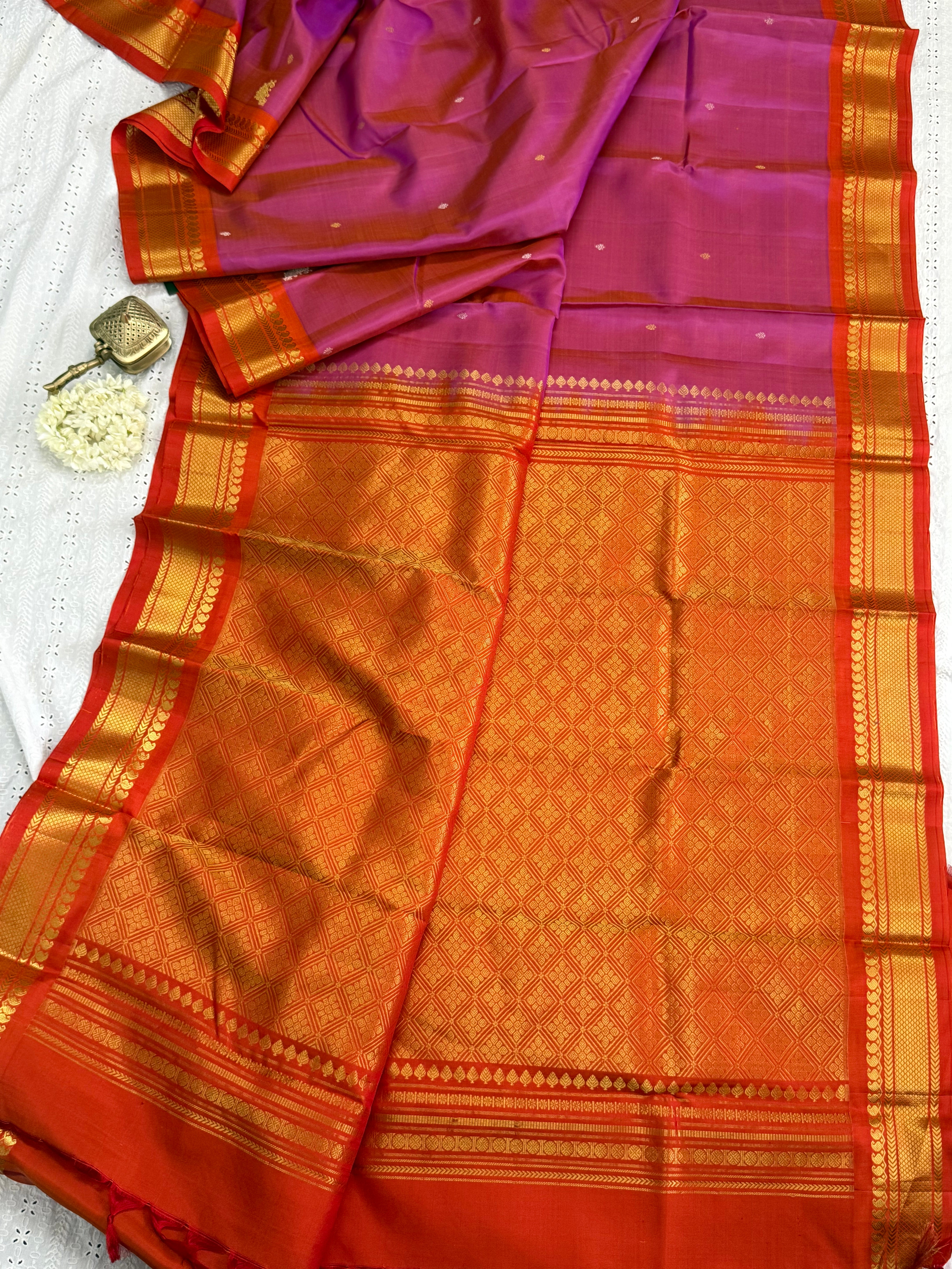 Pinkish orange vintage border / Gadwal silk CL9302