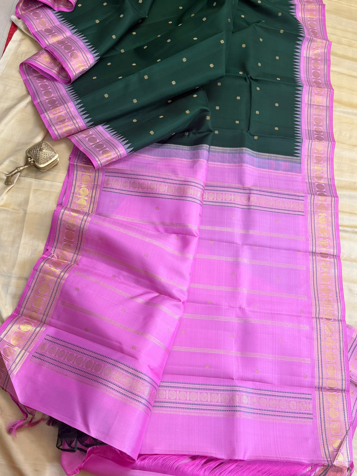 Colours of Navarathri green Korvai / pure Kanjipuram silk
