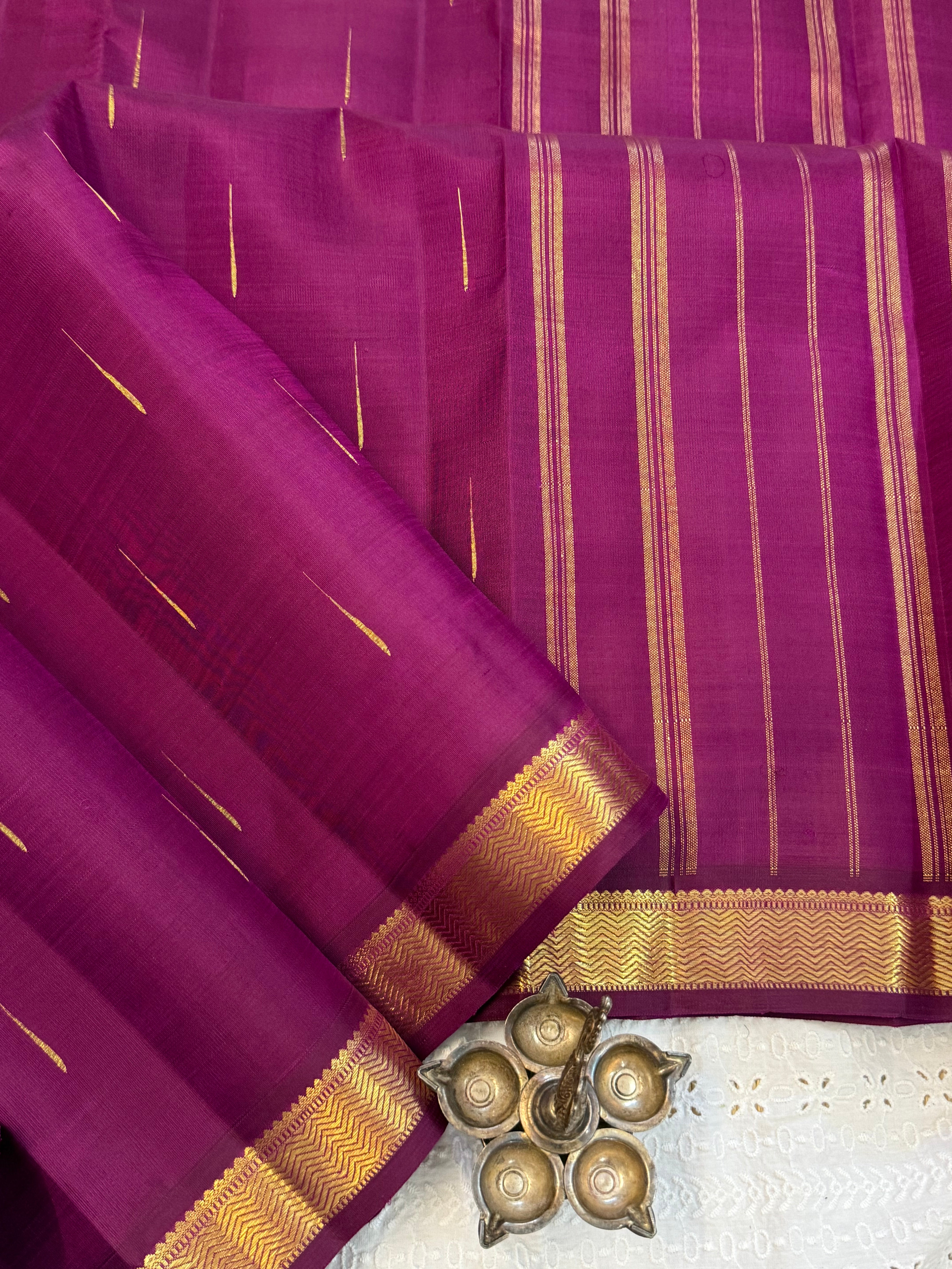 Magenta malli Moggu small border    / Kanjipuram silk