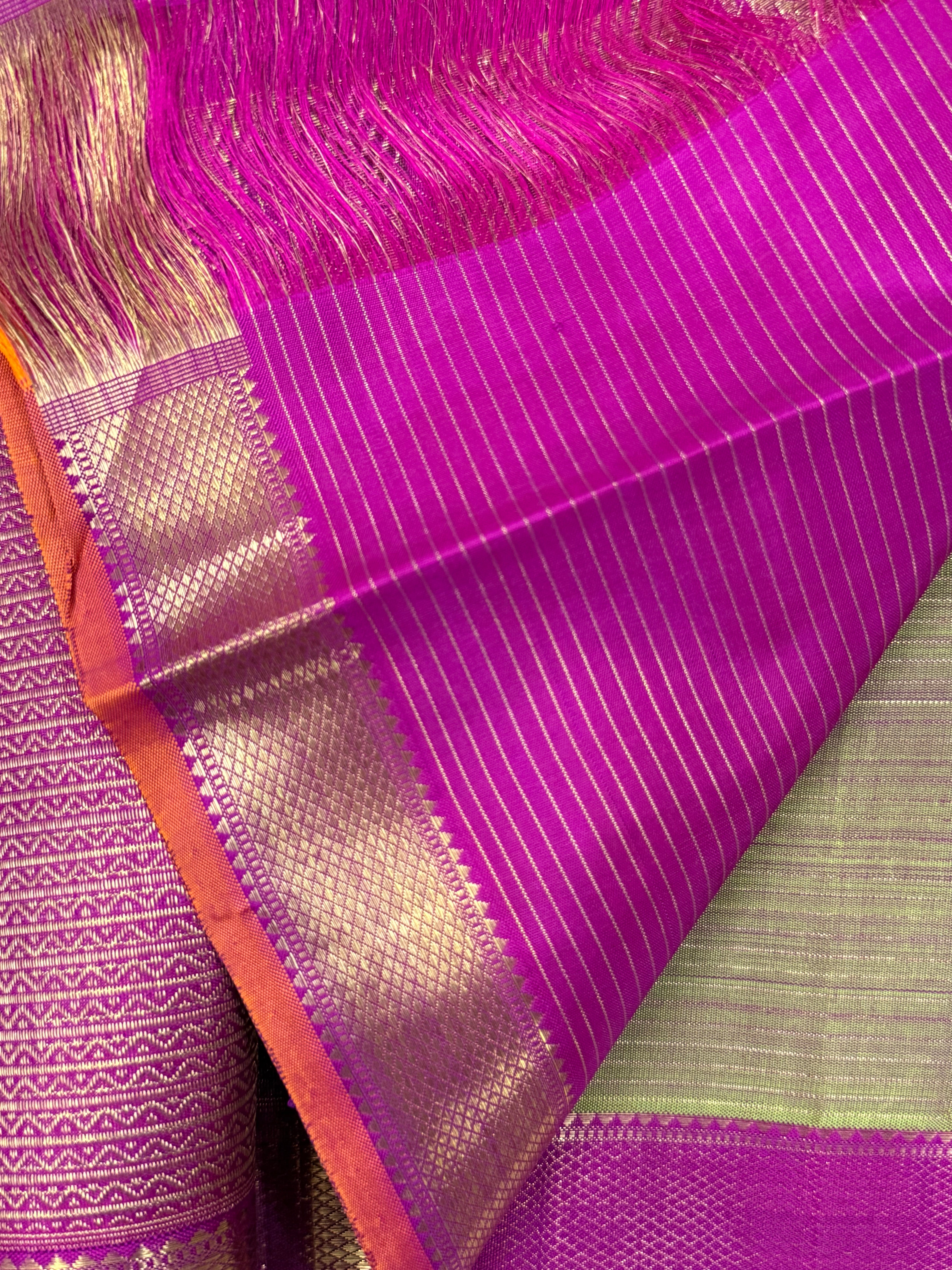 Maanthulir shot pink vairaoosi and annam butta / Kanjipuram silk