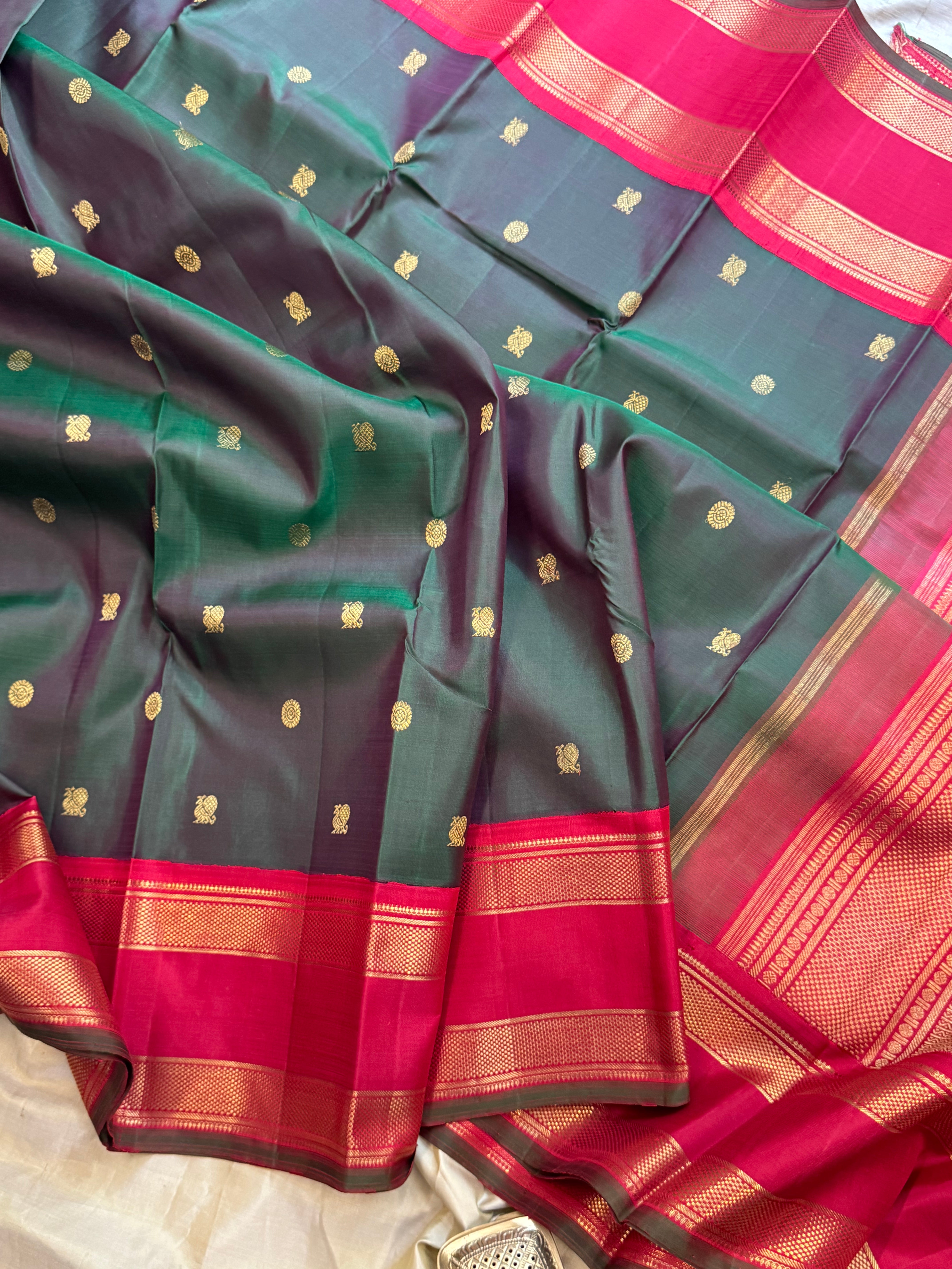 Deep manthulir korvai : kanjipuram silk
