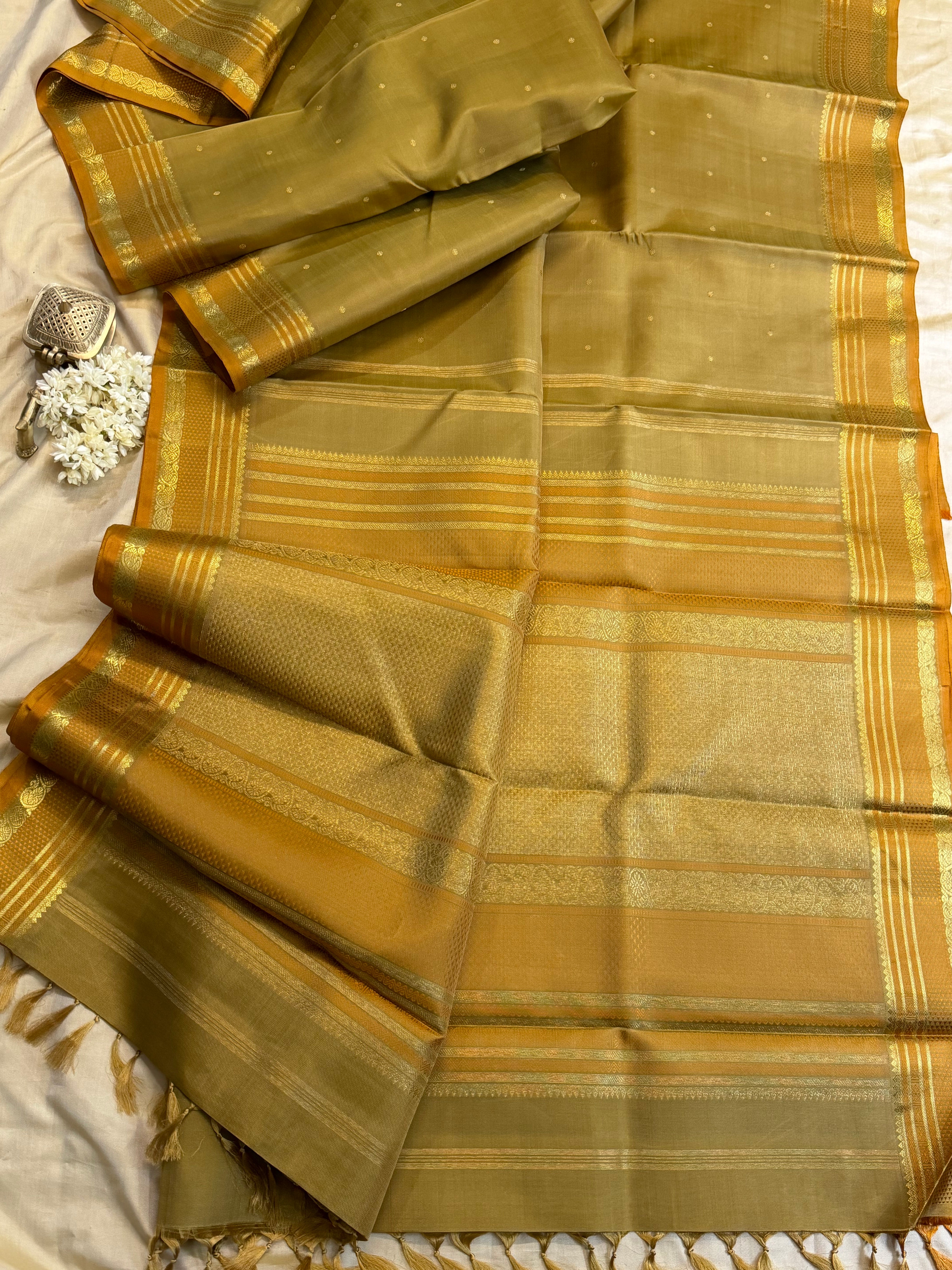Light mehandi green colour pure Kanjipuram silk CL5789