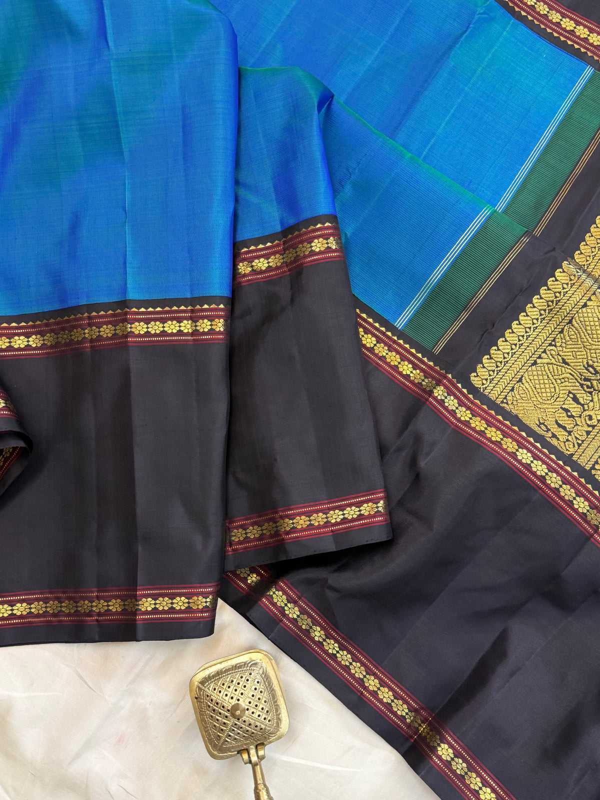 Long border adai palla Kai Korvai / pure Zari Kanjipuram silk