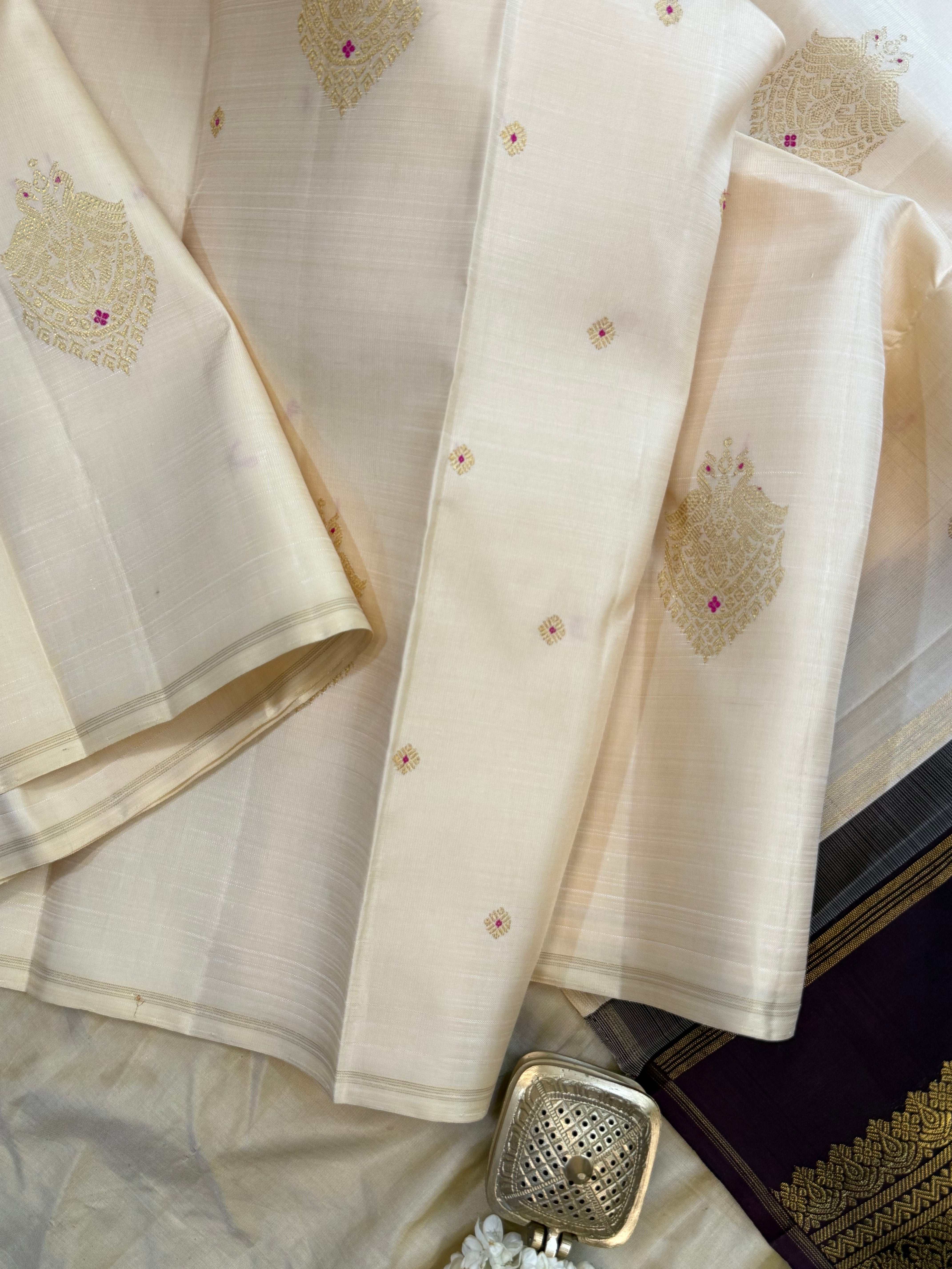 Offwhite meenakari butta/ Kanjipuram silk