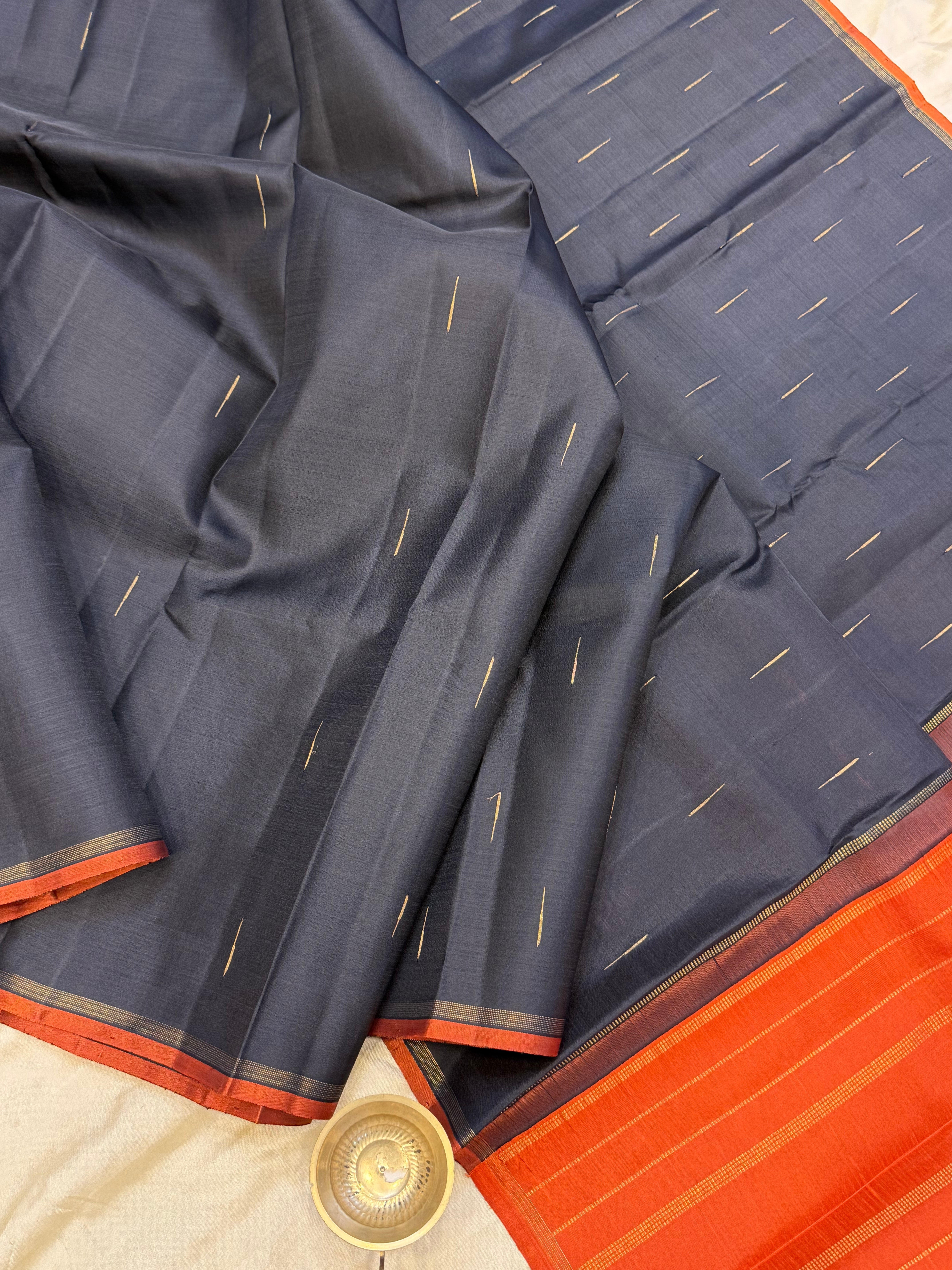 Black malli moggu borderless/ Kanjipuram silk