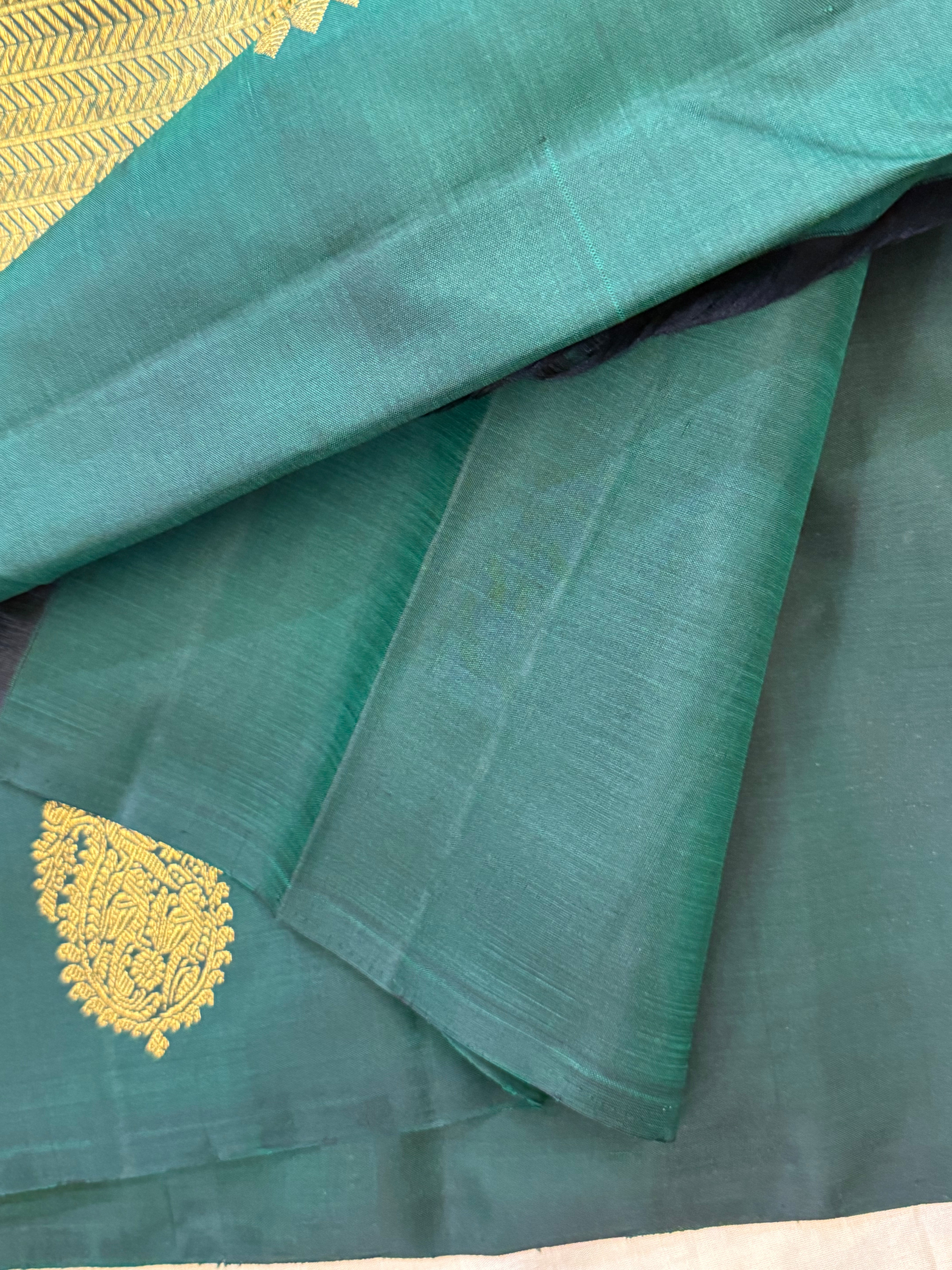 Dark green manga border butta / Arani silk