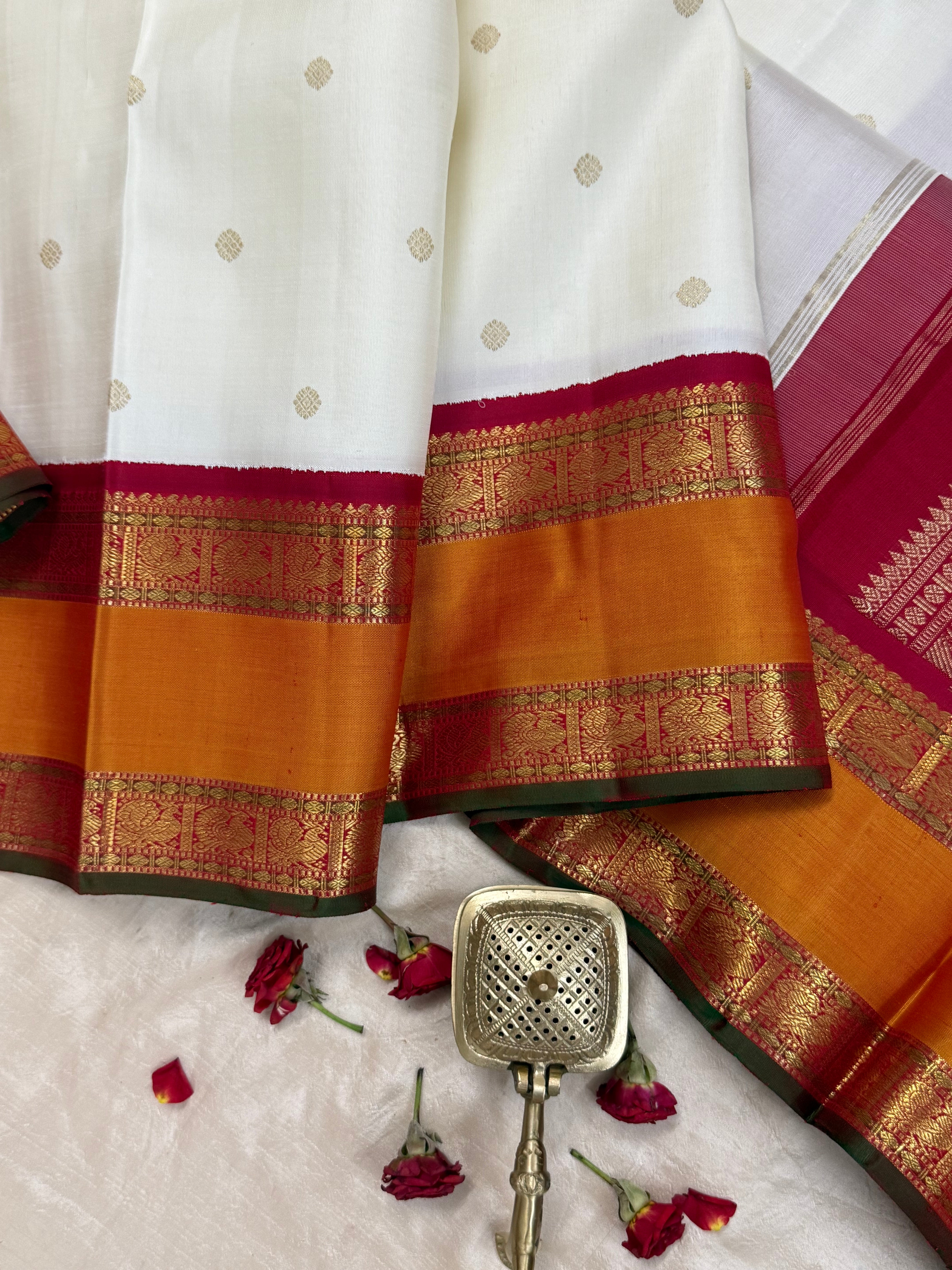 Offwhite and araku rettapet border kai korvai/ Kanjipuram silk