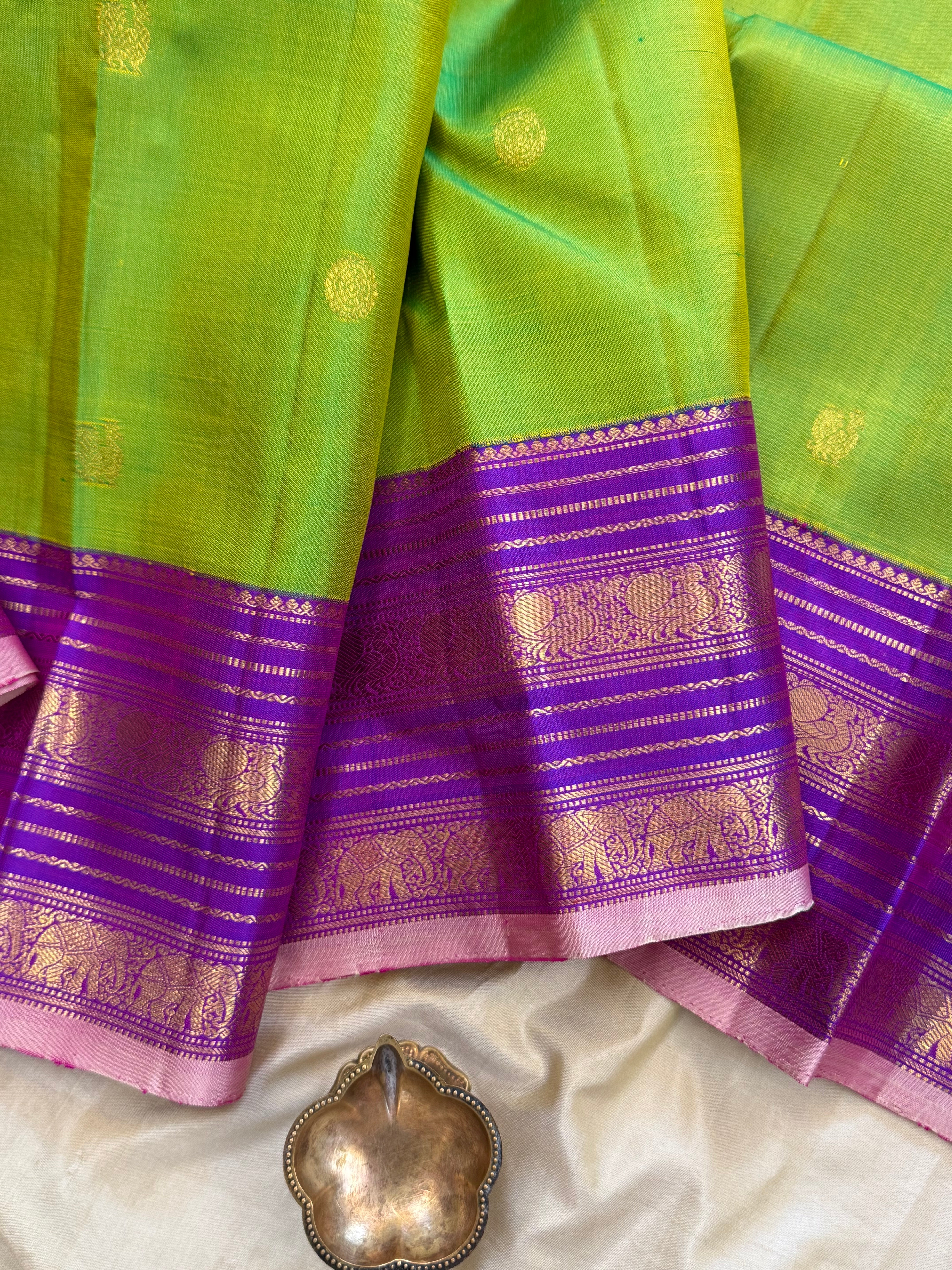 Parrot green body and Majenta border / Arani Silk Saree CLSA10530