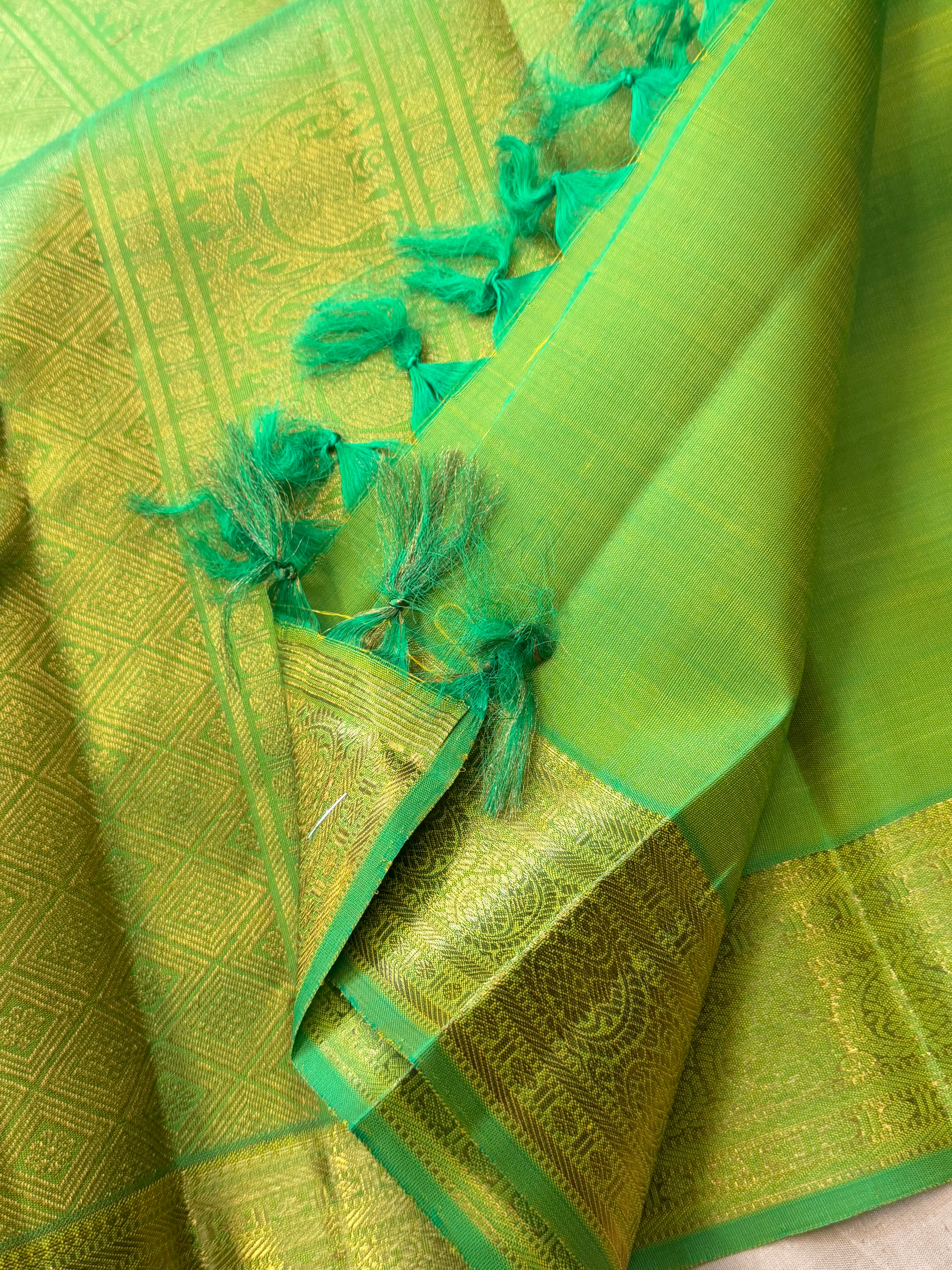 Moha : Lemon green adai pet pure Zari Kanjipuram silk