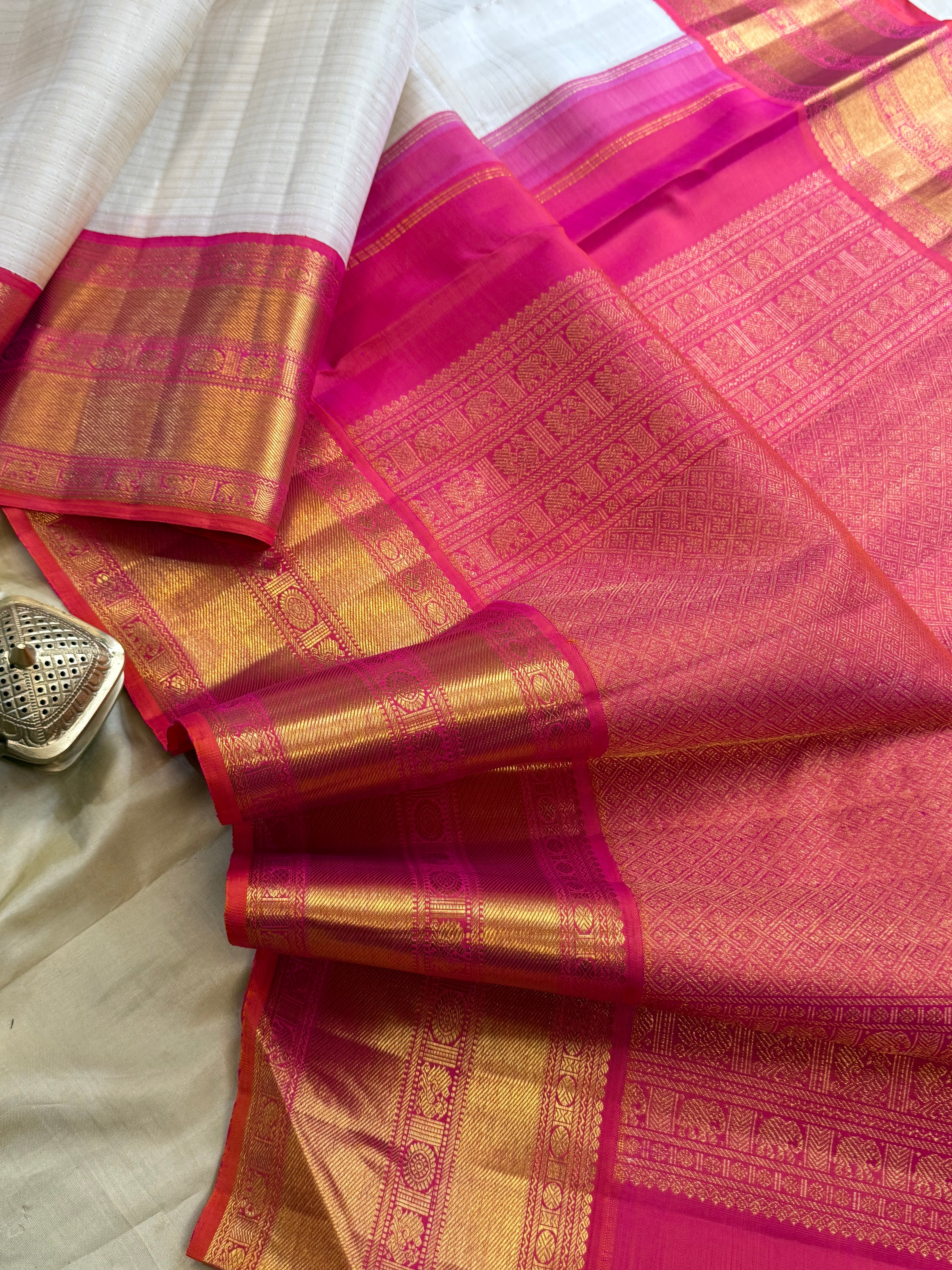 Offwhite zari kattam pinkish orange border korvai / Arani silk CL10112