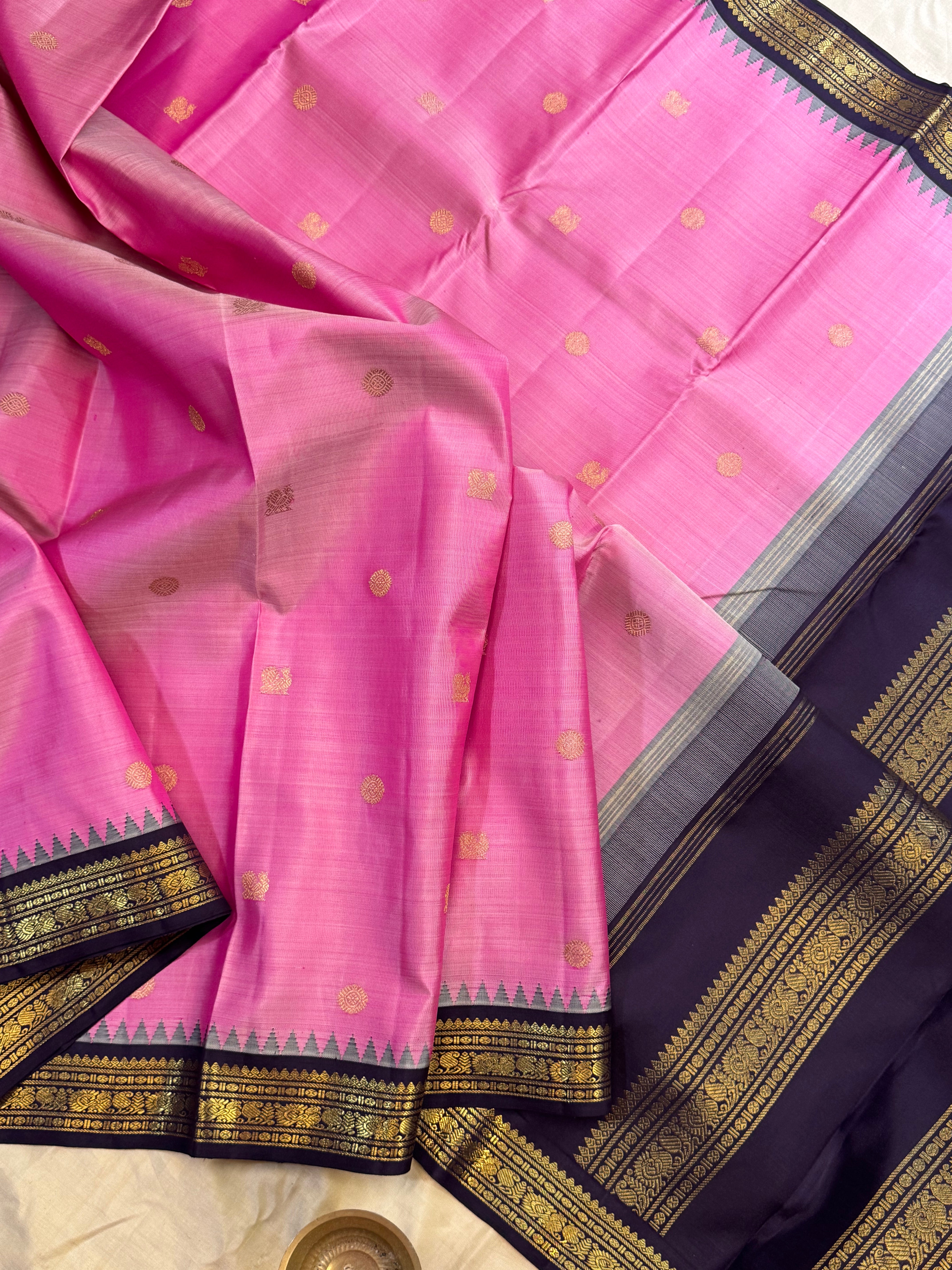 Onion pink small border   Korvai / Kanjipuram silk