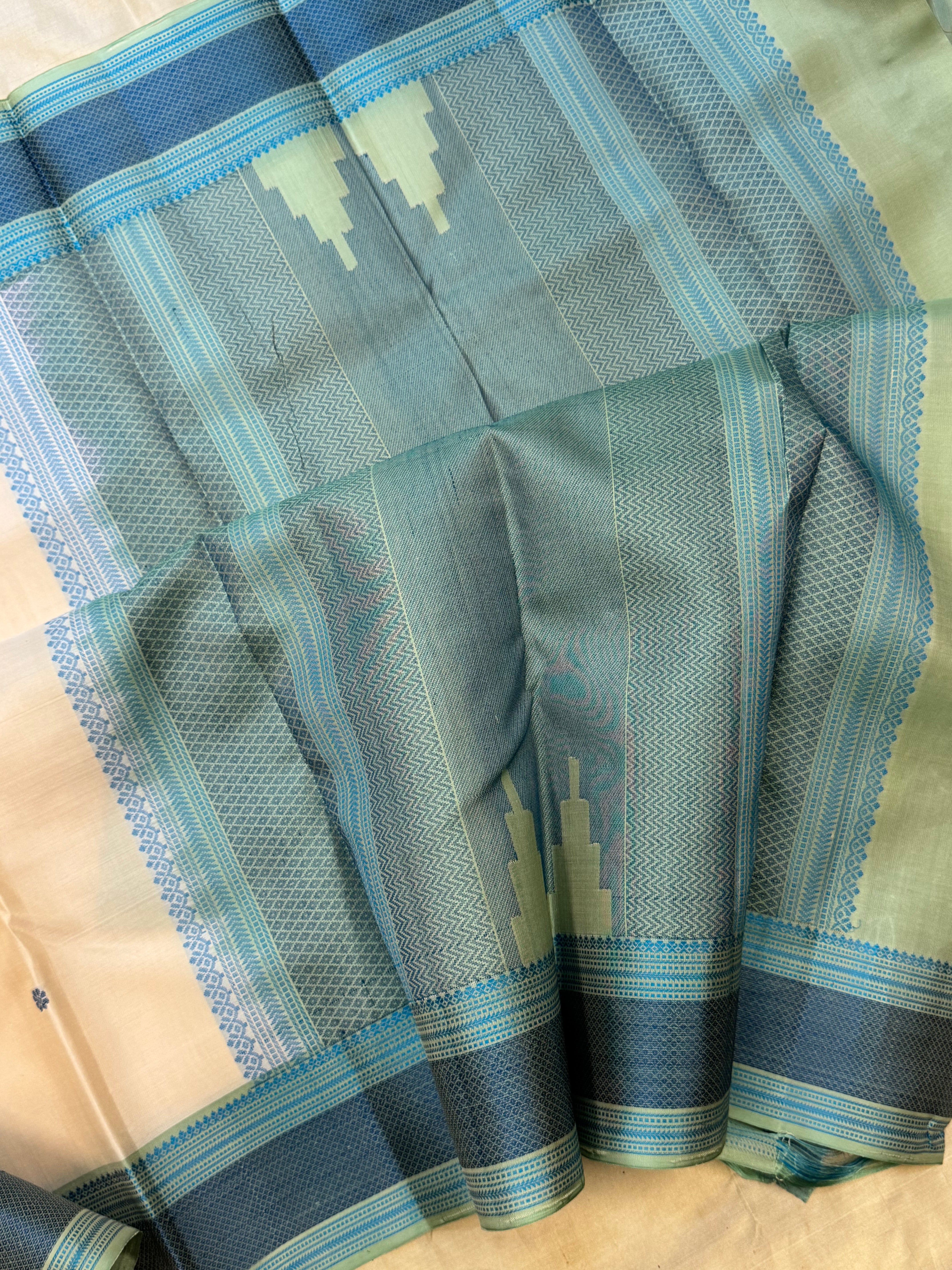 Off white / Varnangal soft silk