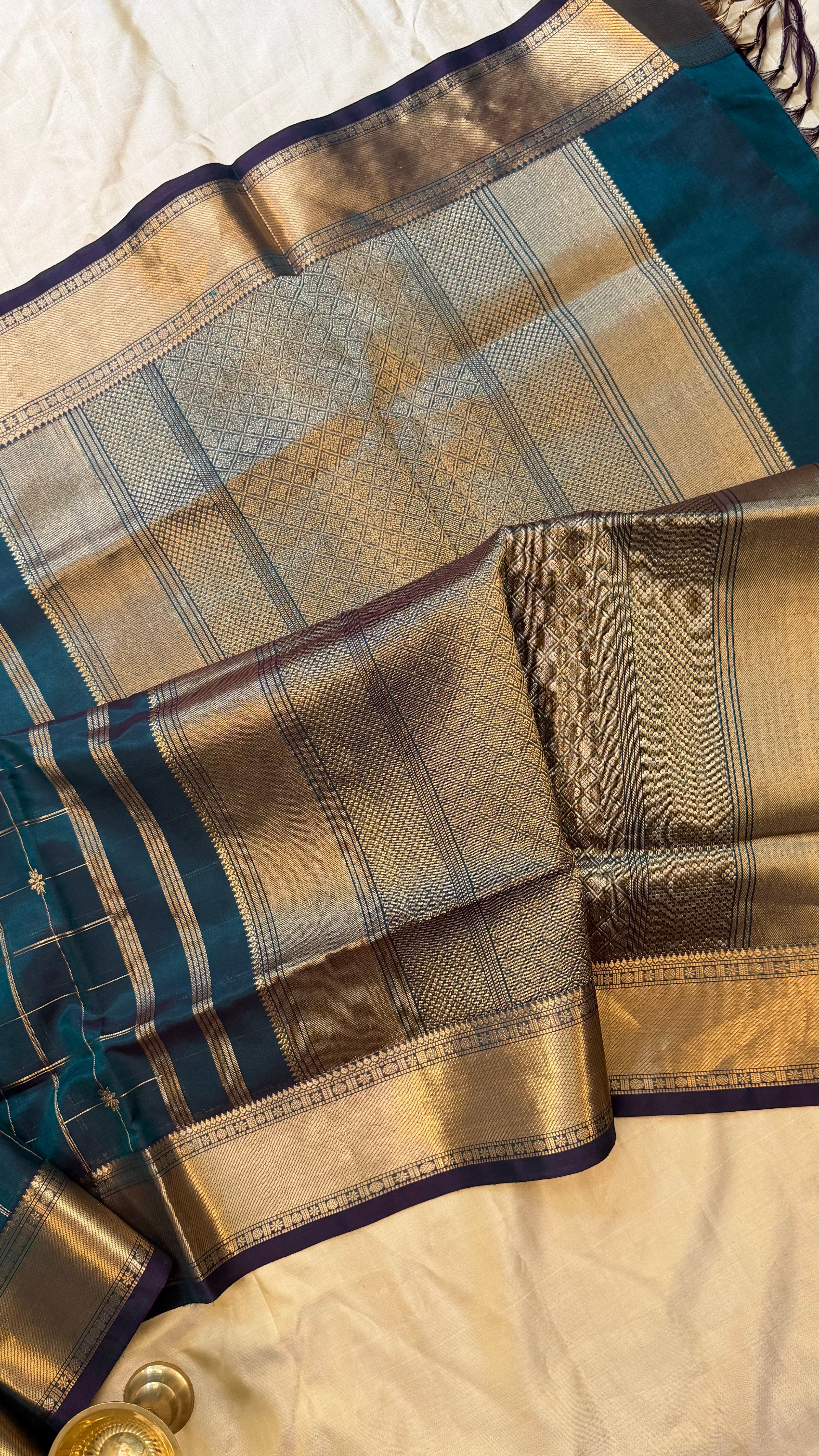 Mayilkazhuthu green kattam / Premium silk cotton