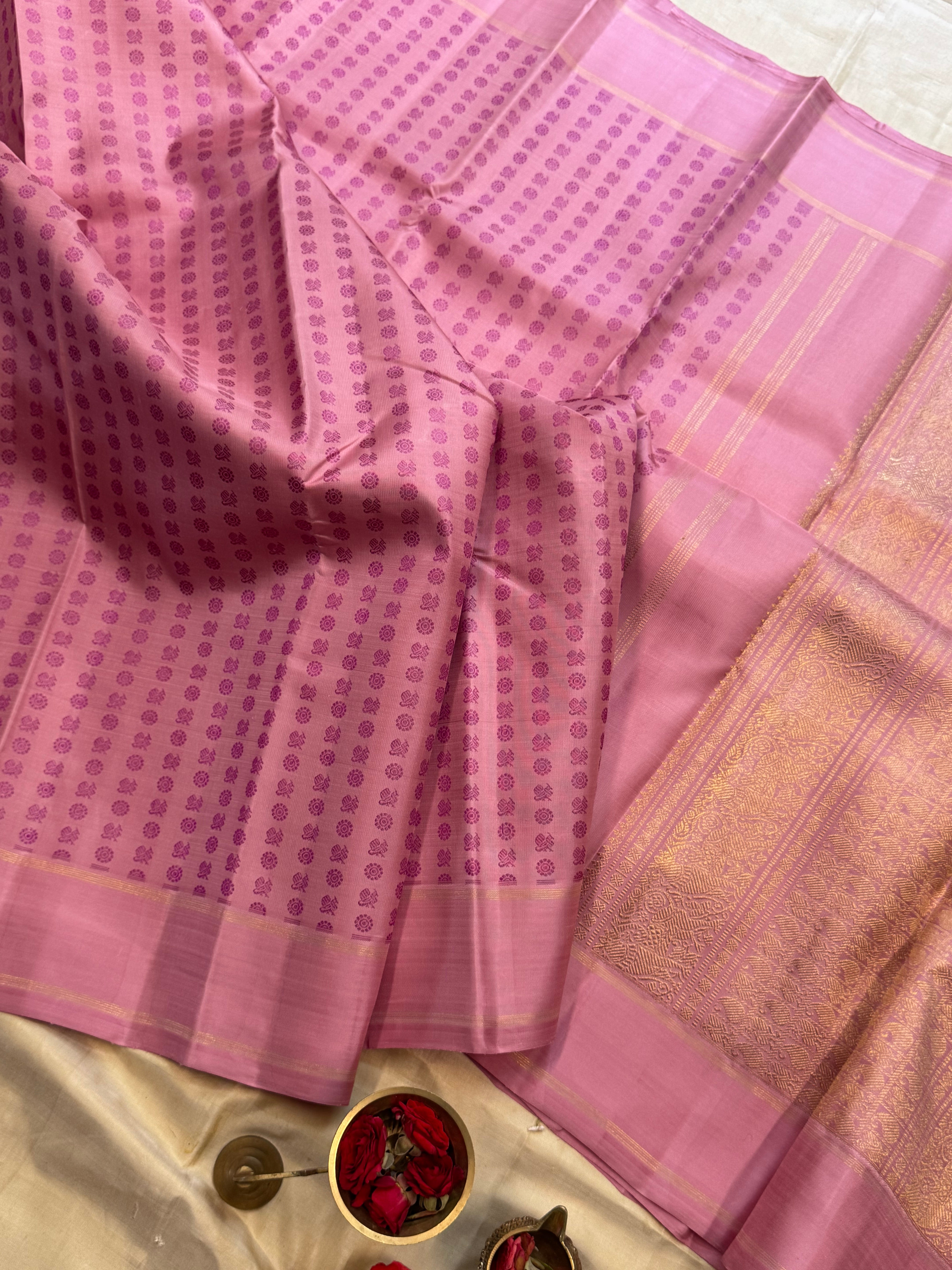 Pastel pink thread butta / Kanjipuram silk