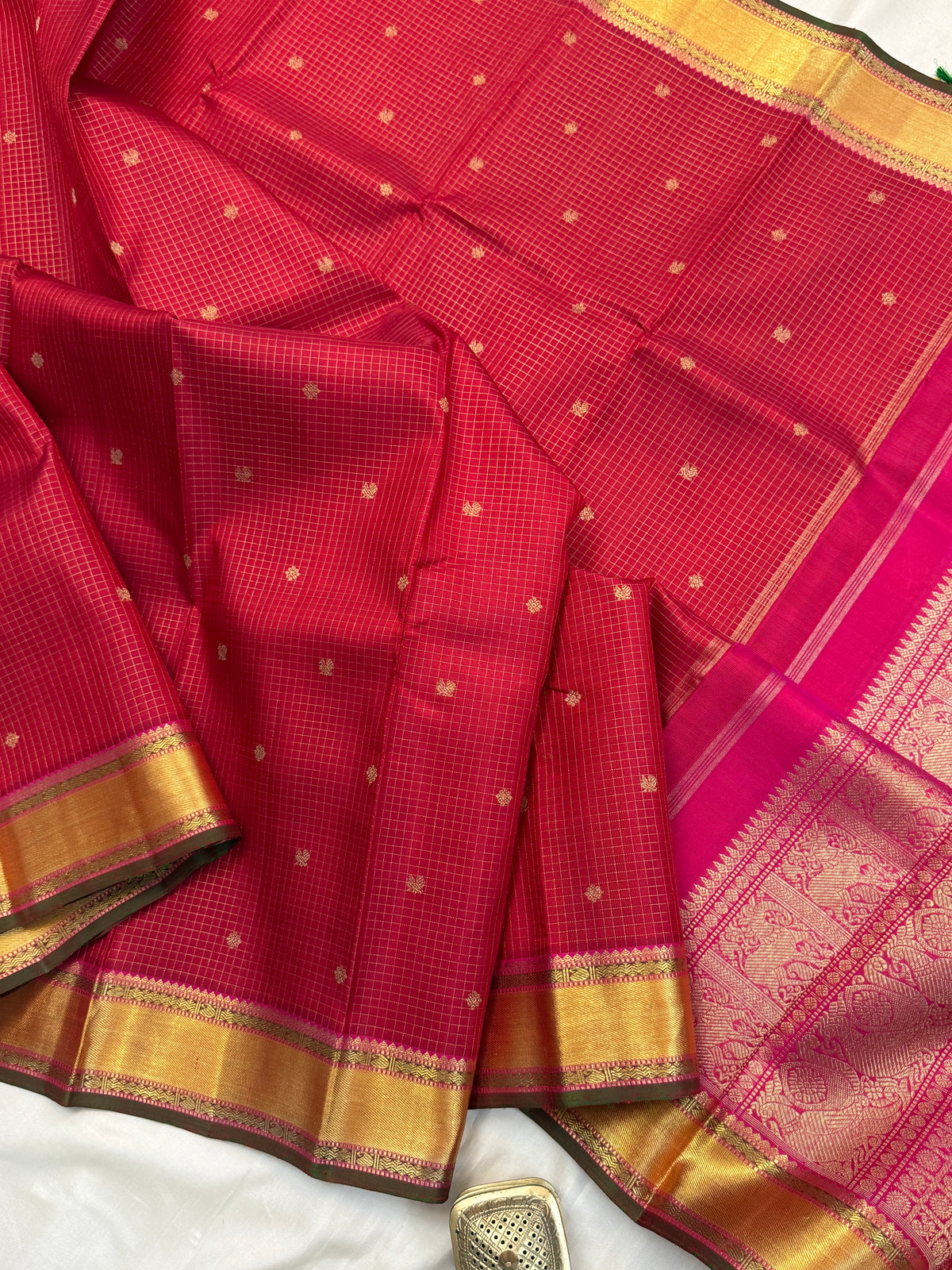 Navarathri - Day 4 Red Colour pure Zari Oosi kattam and butta/ Kanjipuram silk sree Clsa67