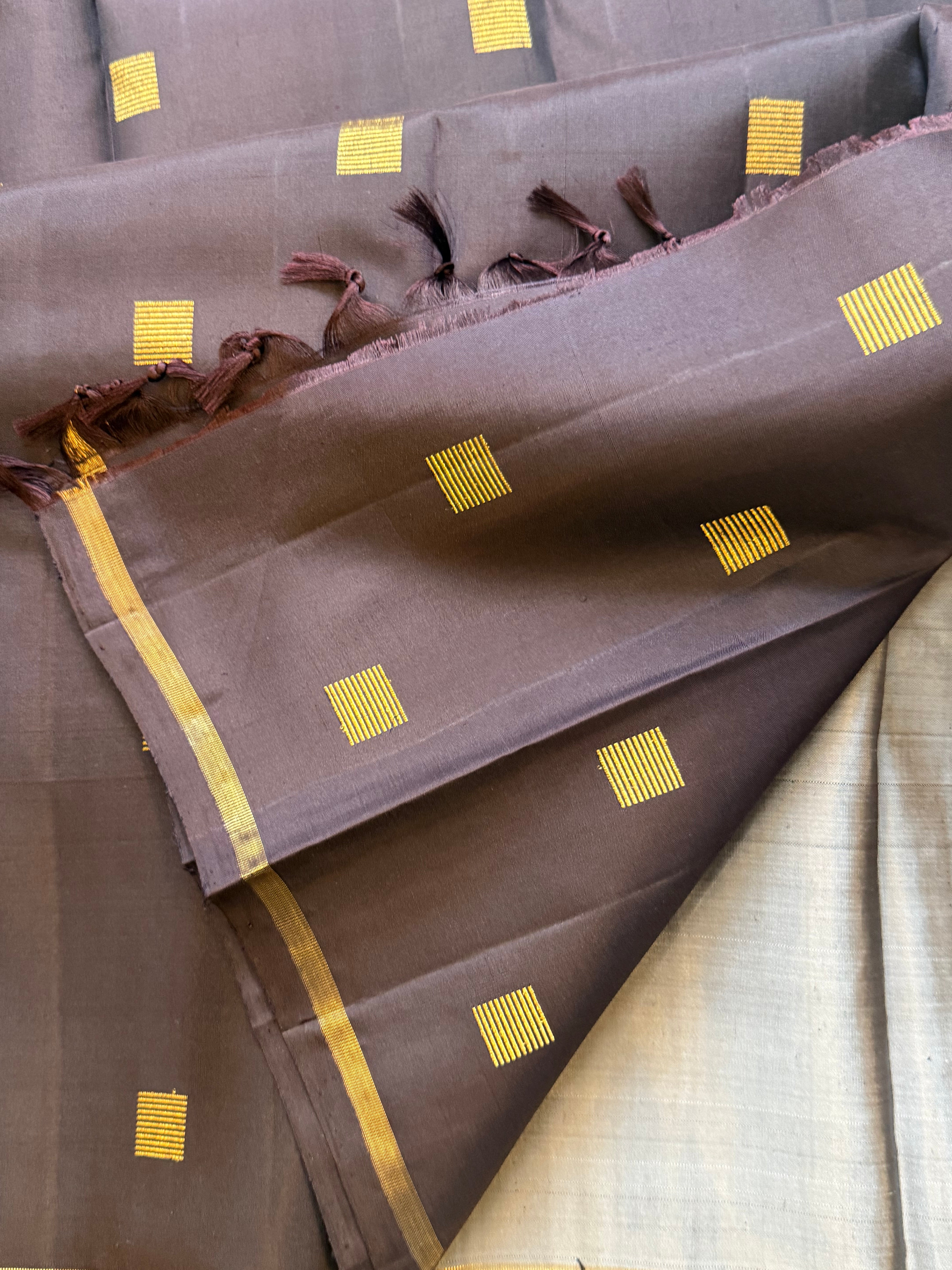 Alavu:  araibagam box Butta kanjipuram silk