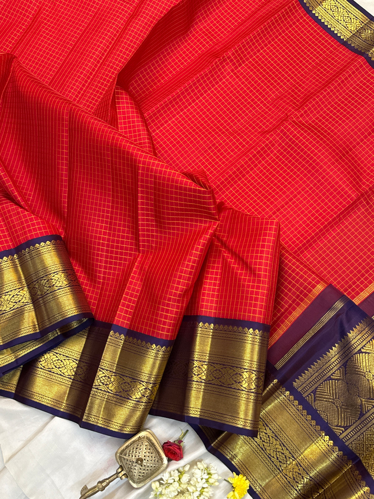 Master weaver - Red thread and zari kattam dark blue kai korvai border adai woven/ Kanjipuram silk