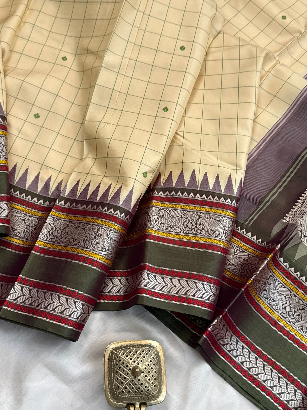 Off sandal kattam butta / Special edition kanjipuram silk