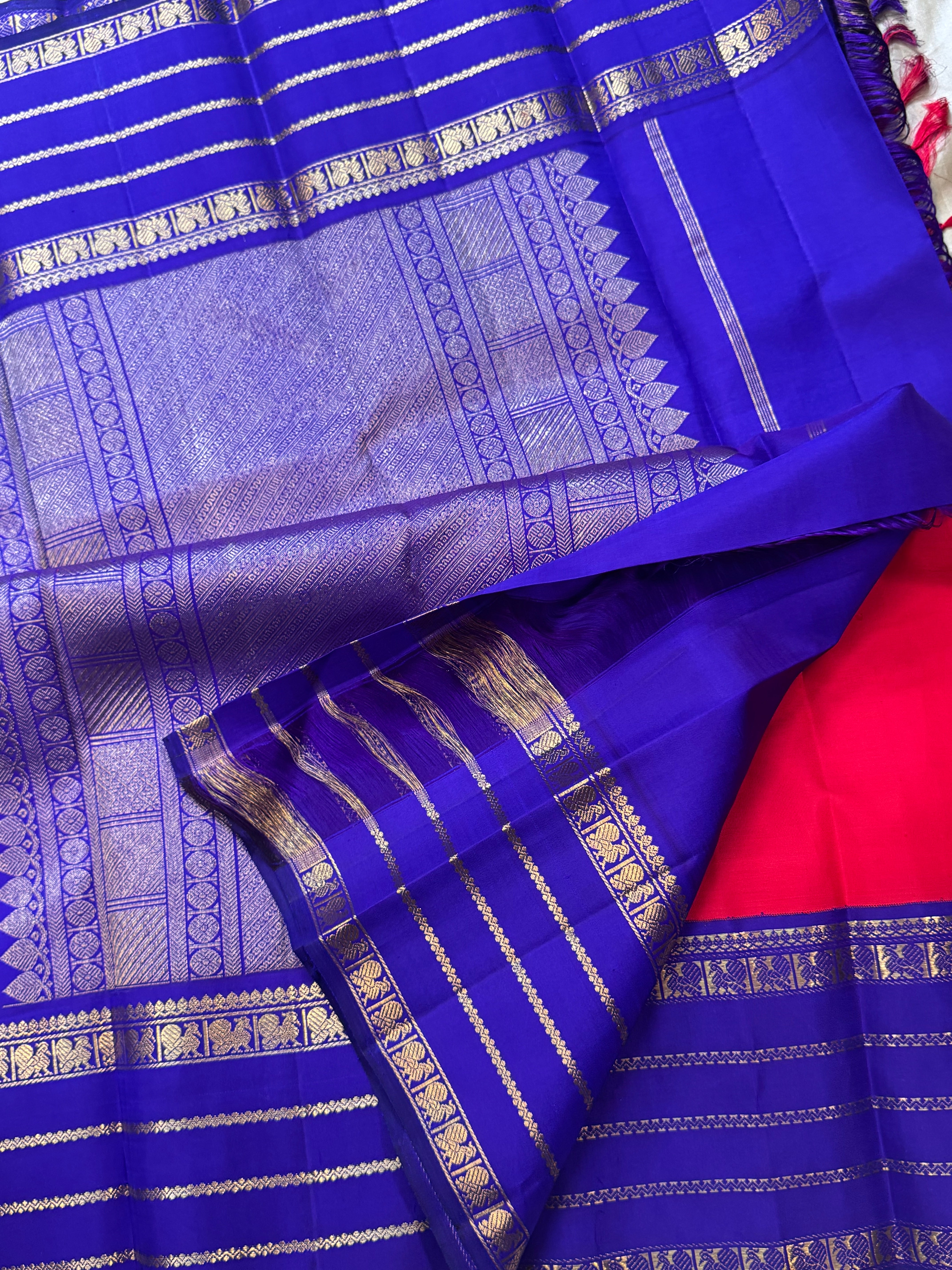 AALAYAM :  Red varisapet korvai  kanjipuram silk