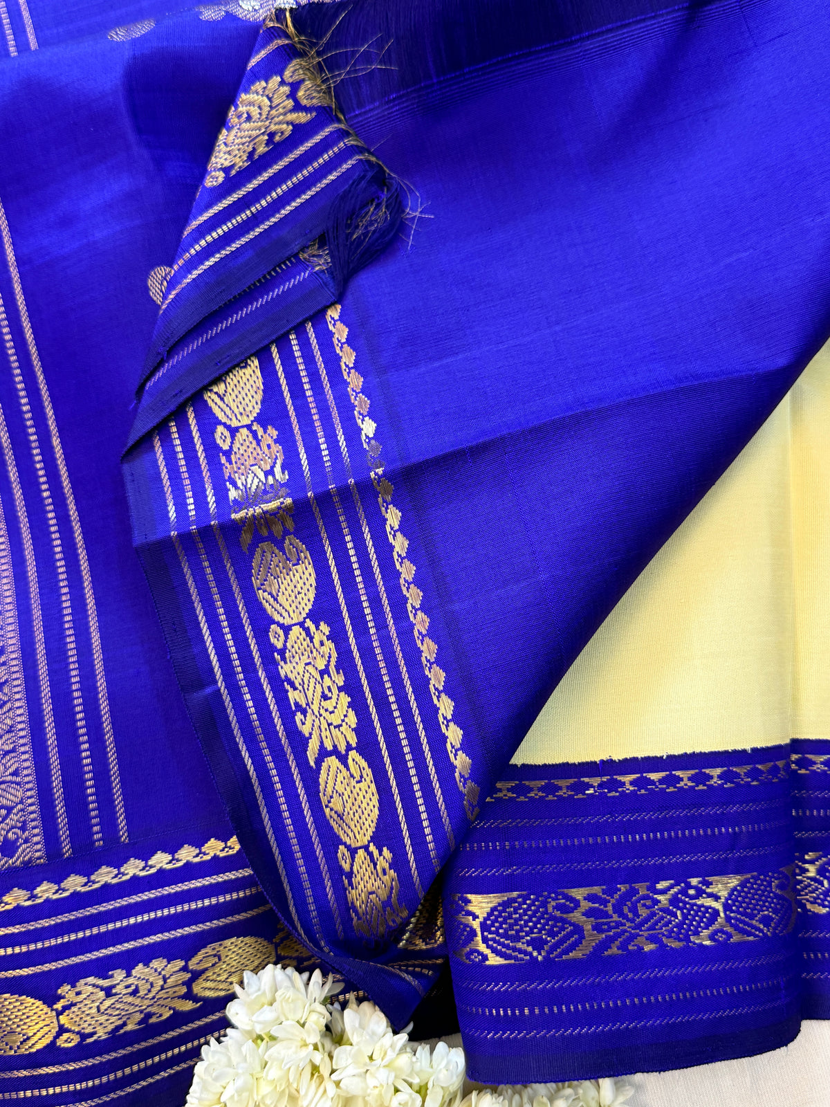 Cream meenakari butta Korvai / pure Kanjipuram Saree CLSA10395