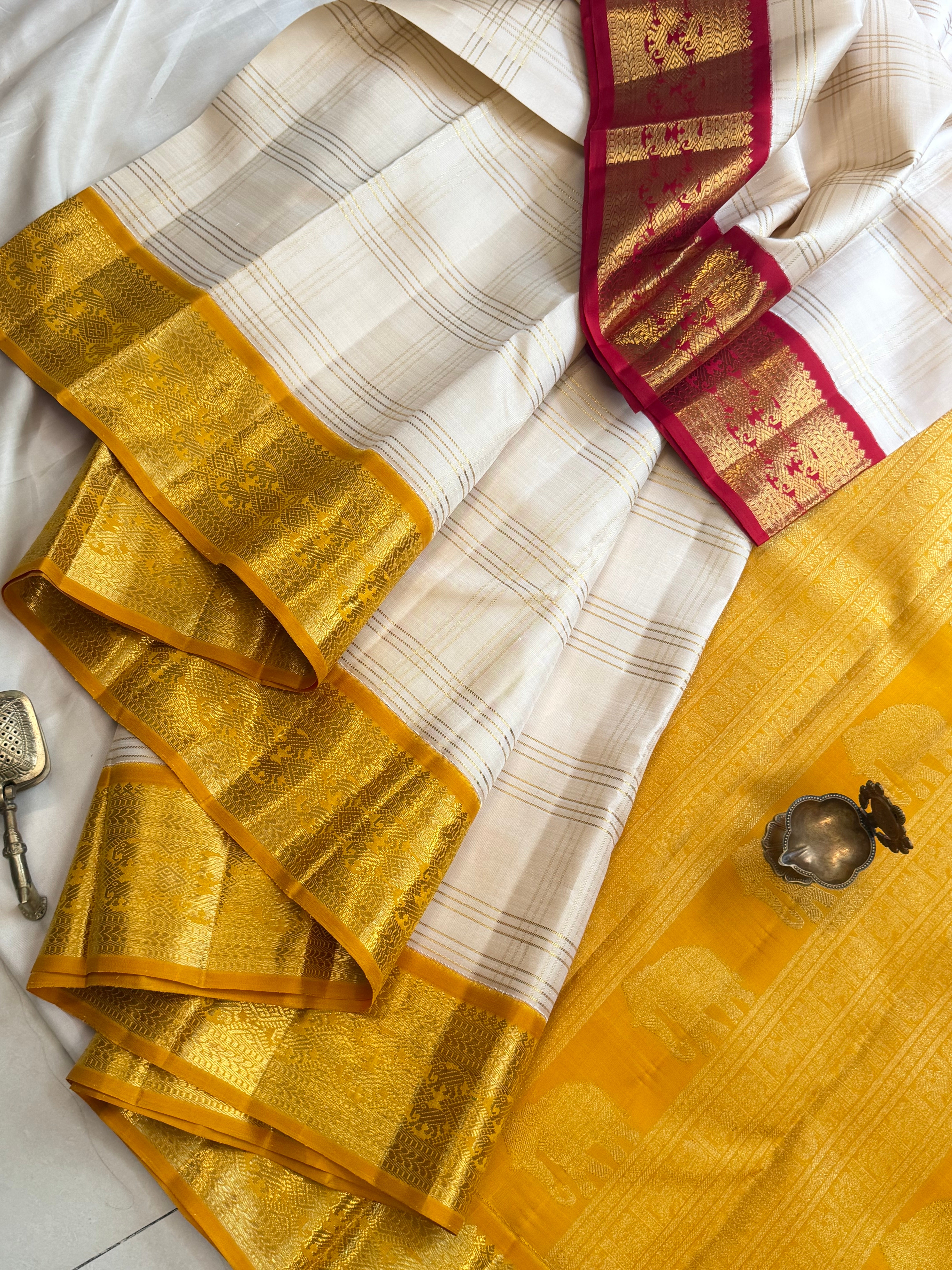 Malligai : off white Zari Kattam Ganga Jamuna   pure Zari Kanjipuram silk