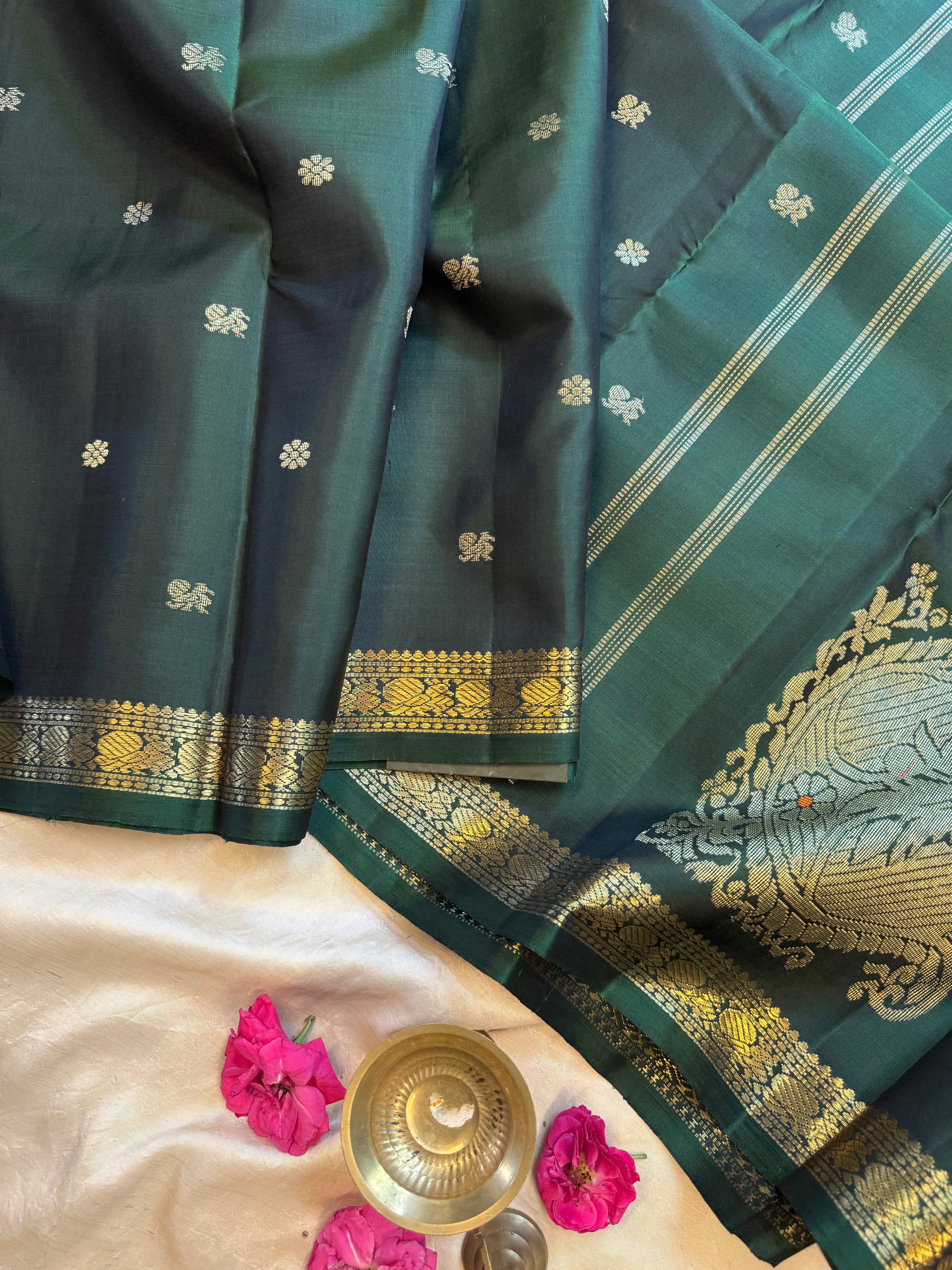 Bottle green small border kanjipuram silk