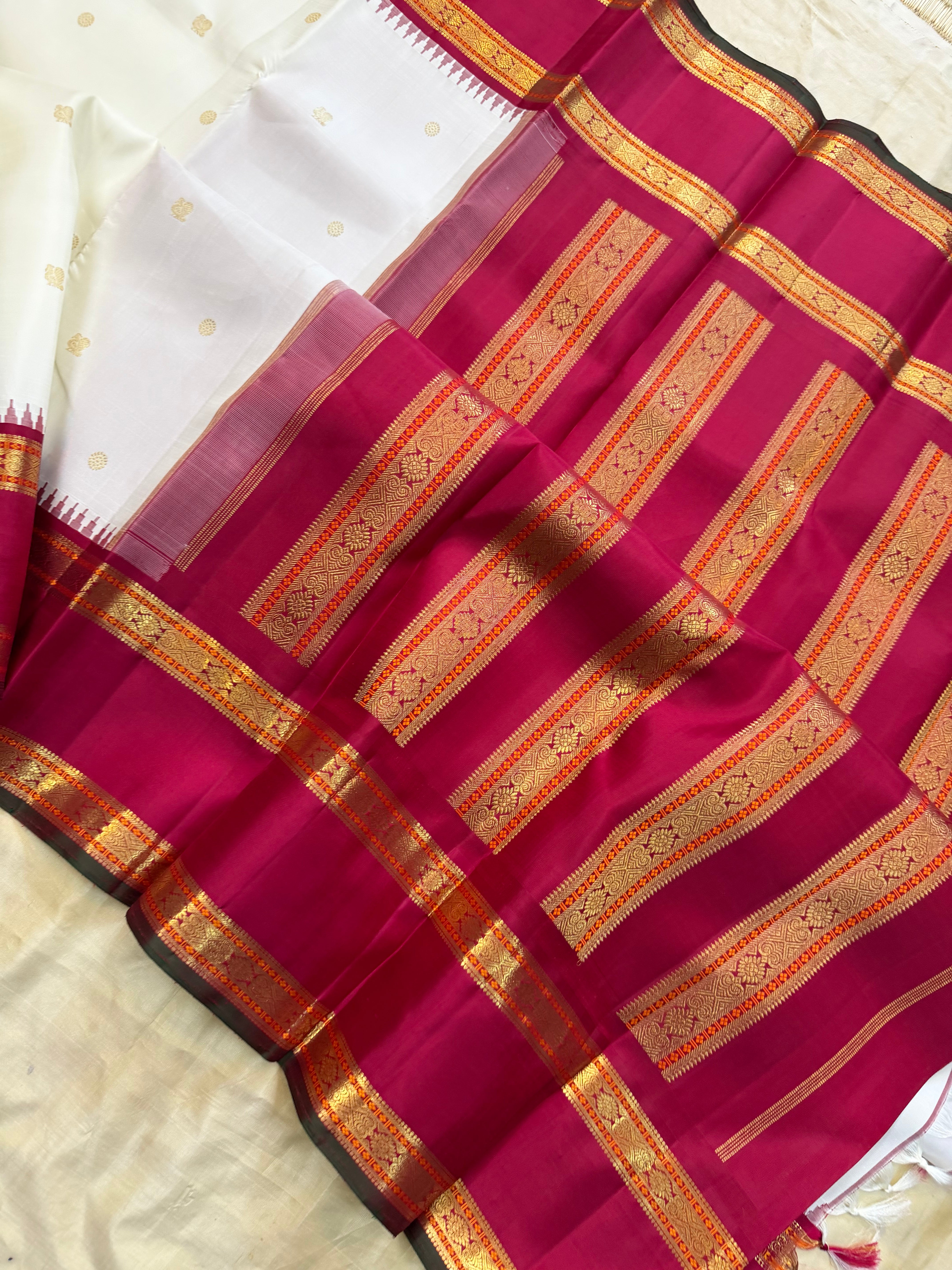 Onam collection:  off white red retta pet Korvai / pure zari Kanjipuram silk