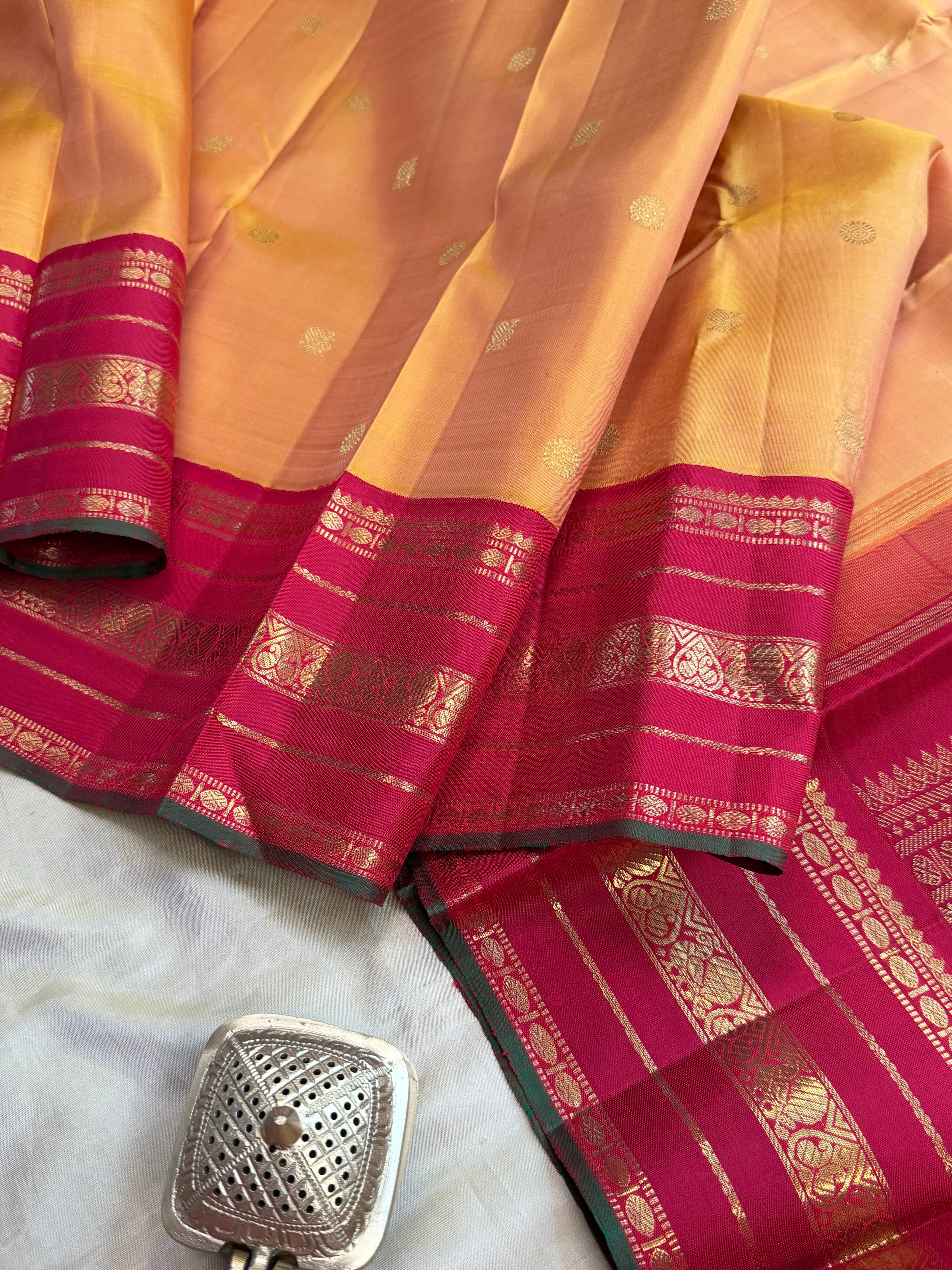 Simha Manjal jadanagam pet / kanjipuram silk